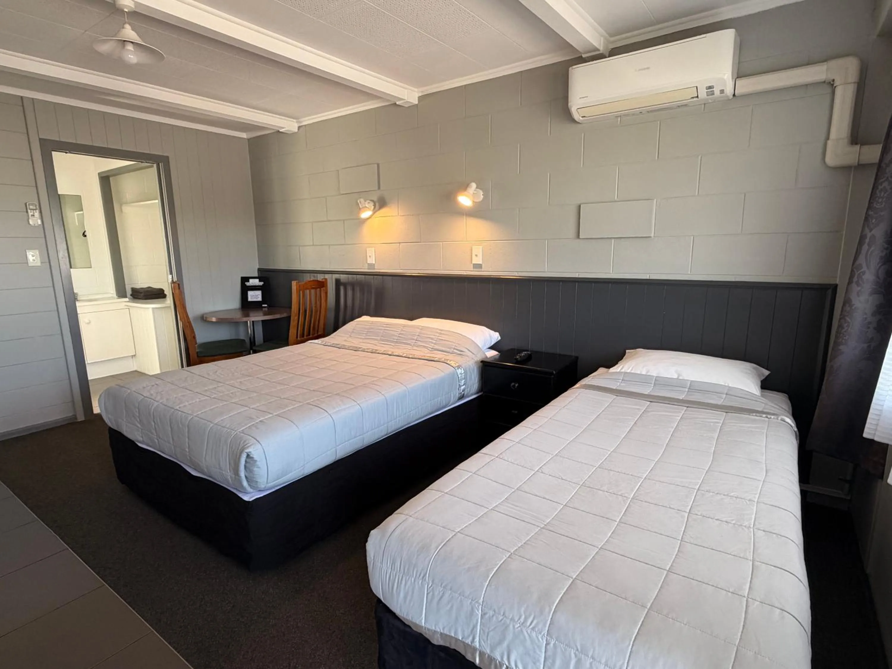 Bed in Central Court Motel