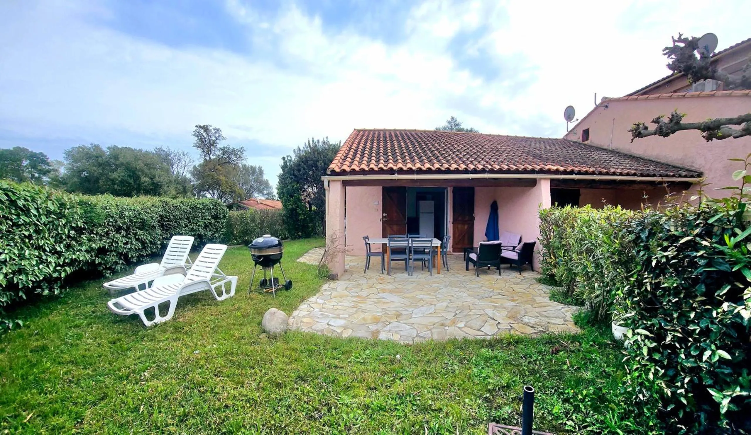 Property building in Hotel Olmuccio