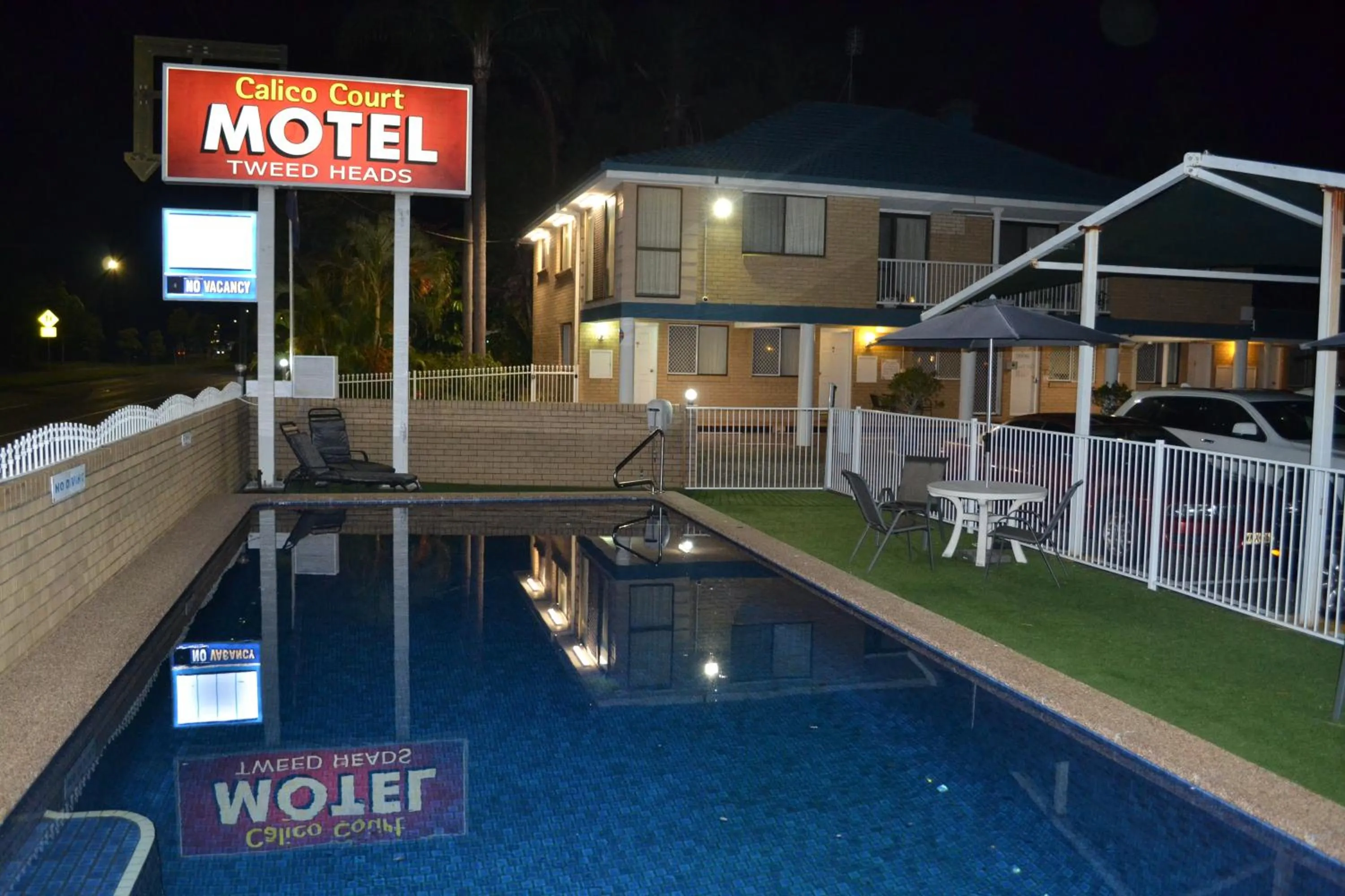 Swimming pool in Calico Court Motel