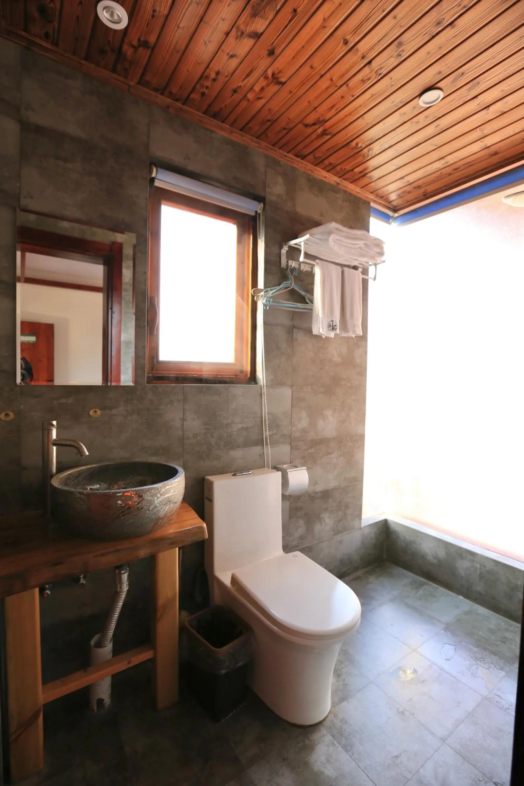 Hot Tub in Yangshuo Xiao Long River Hotel