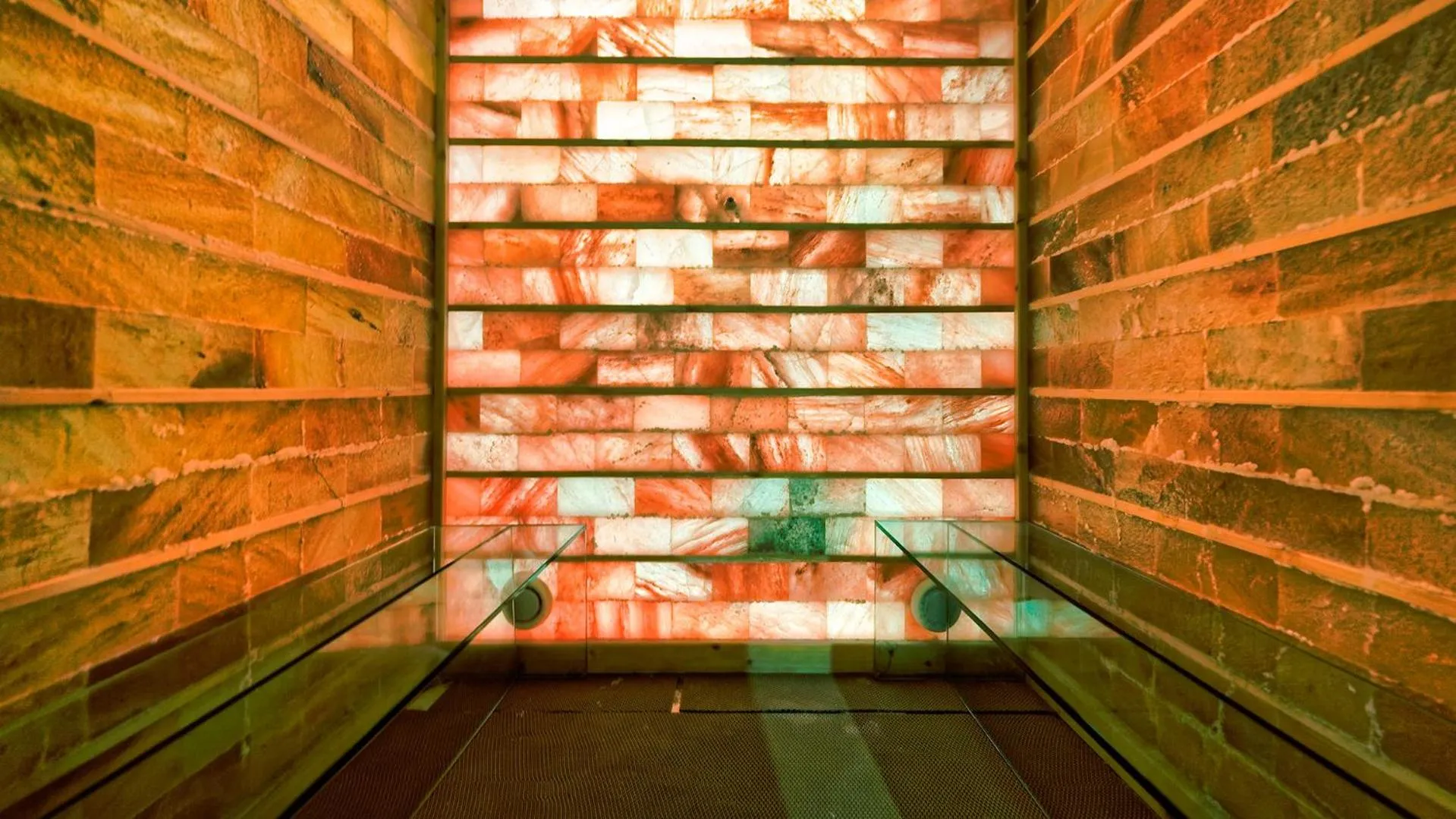 Sauna in Bull Eugenia Victoria & SPA