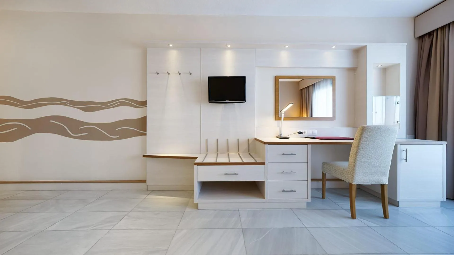 hair dresser in Bull Eugenia Victoria & SPA