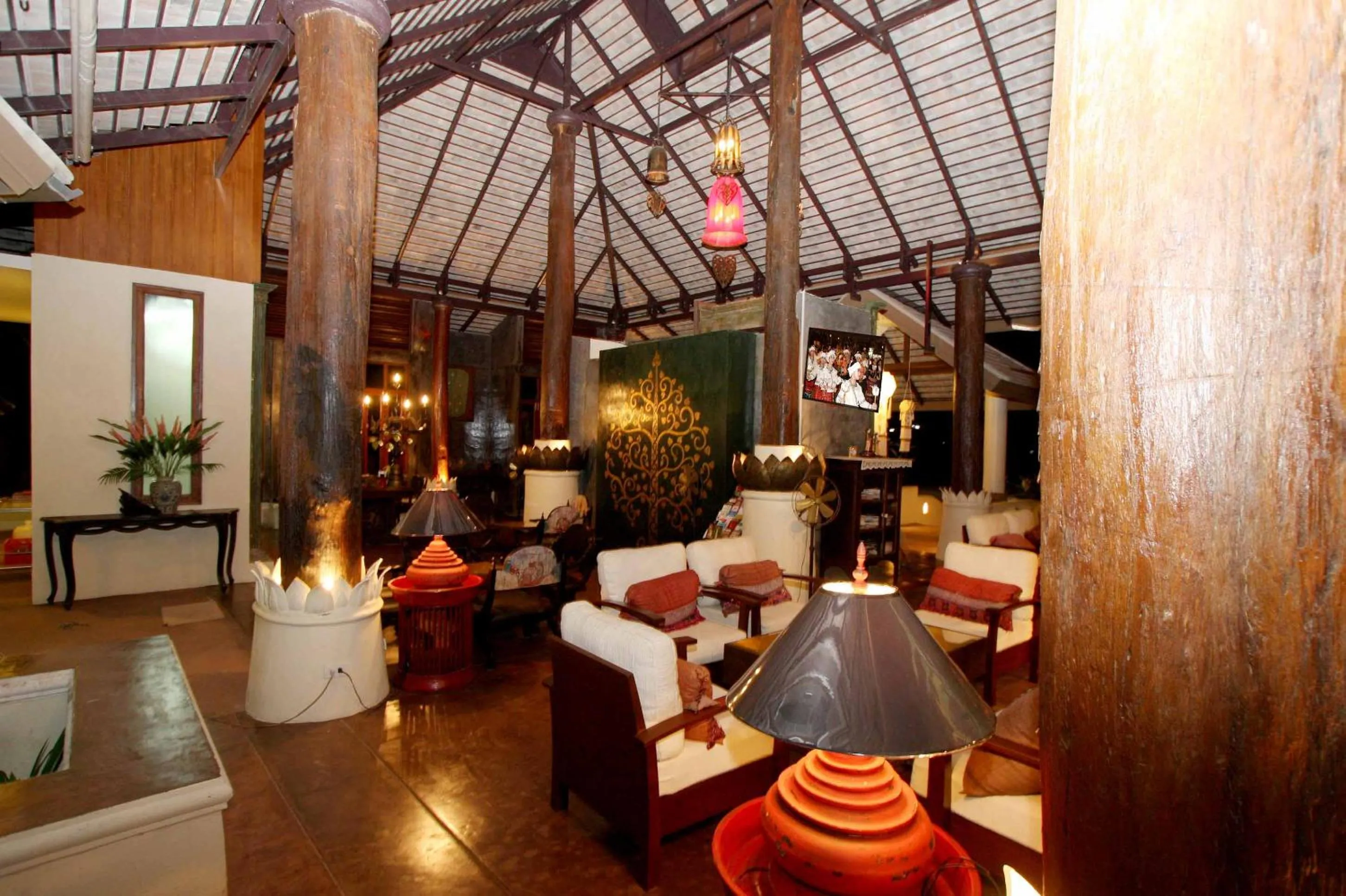 Night in Jasmine Hills Lodge