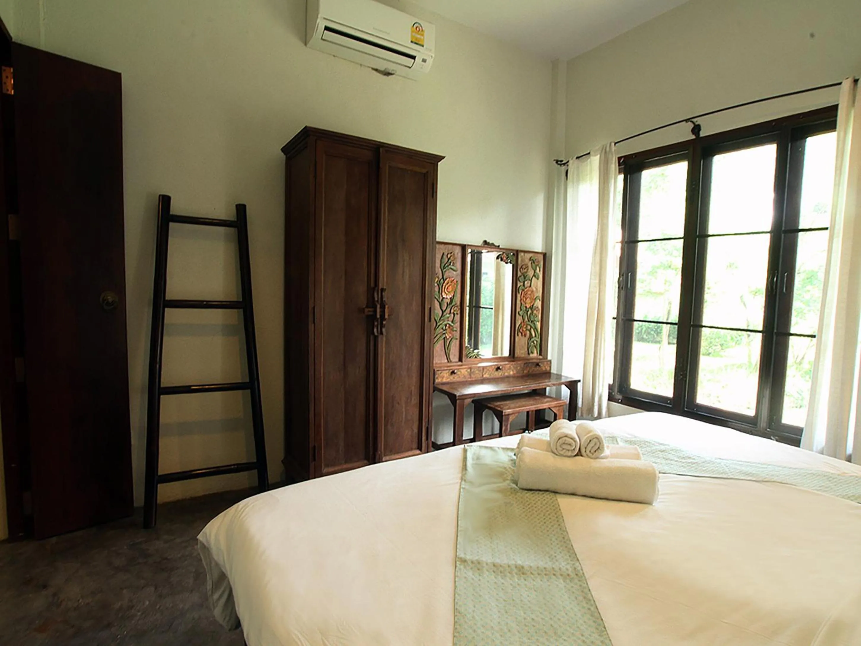 Bed in Jasmine Hills Lodge