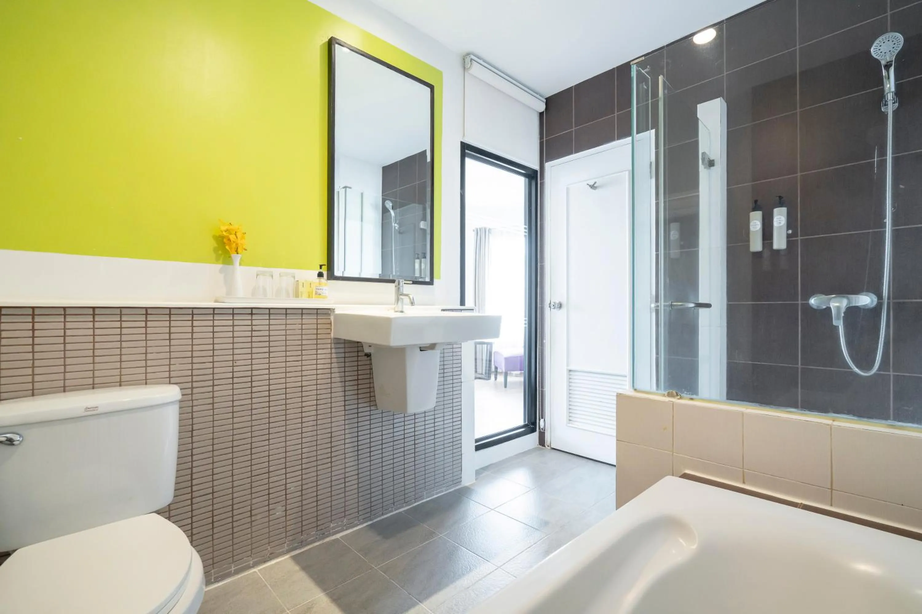 Shower in Hotel De Bangkok