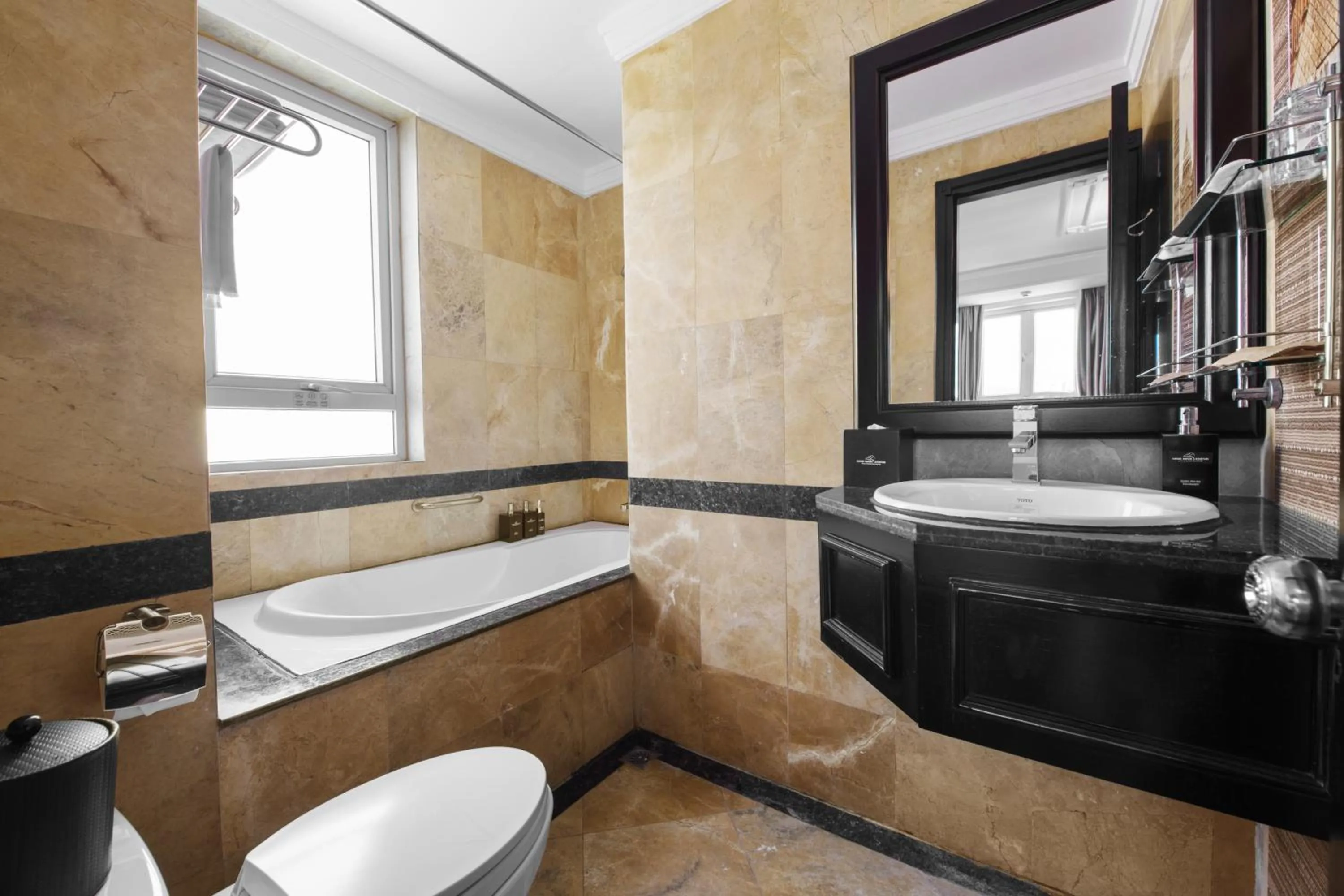 Toilet in Ninh Binh Legend Hotel