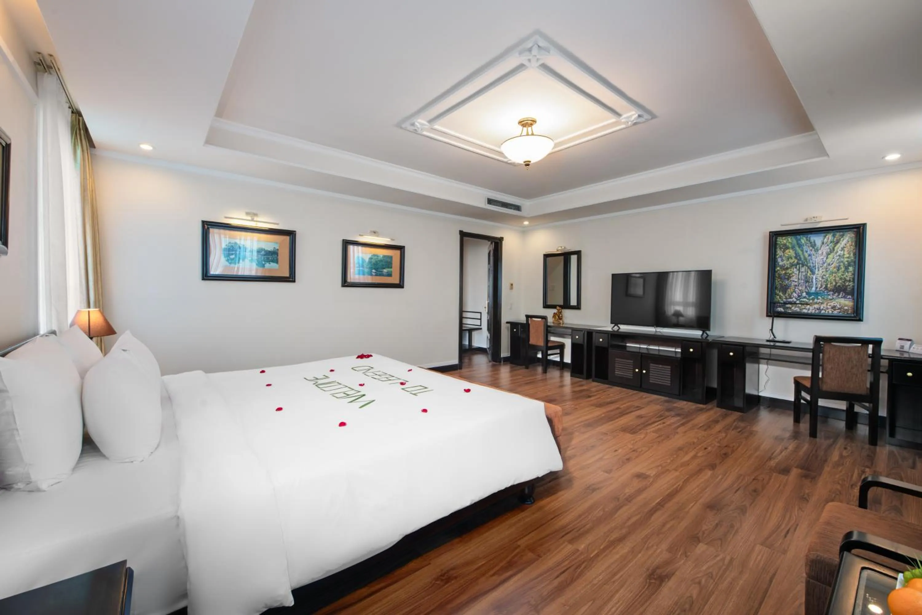 Bed in Ninh Binh Legend Hotel