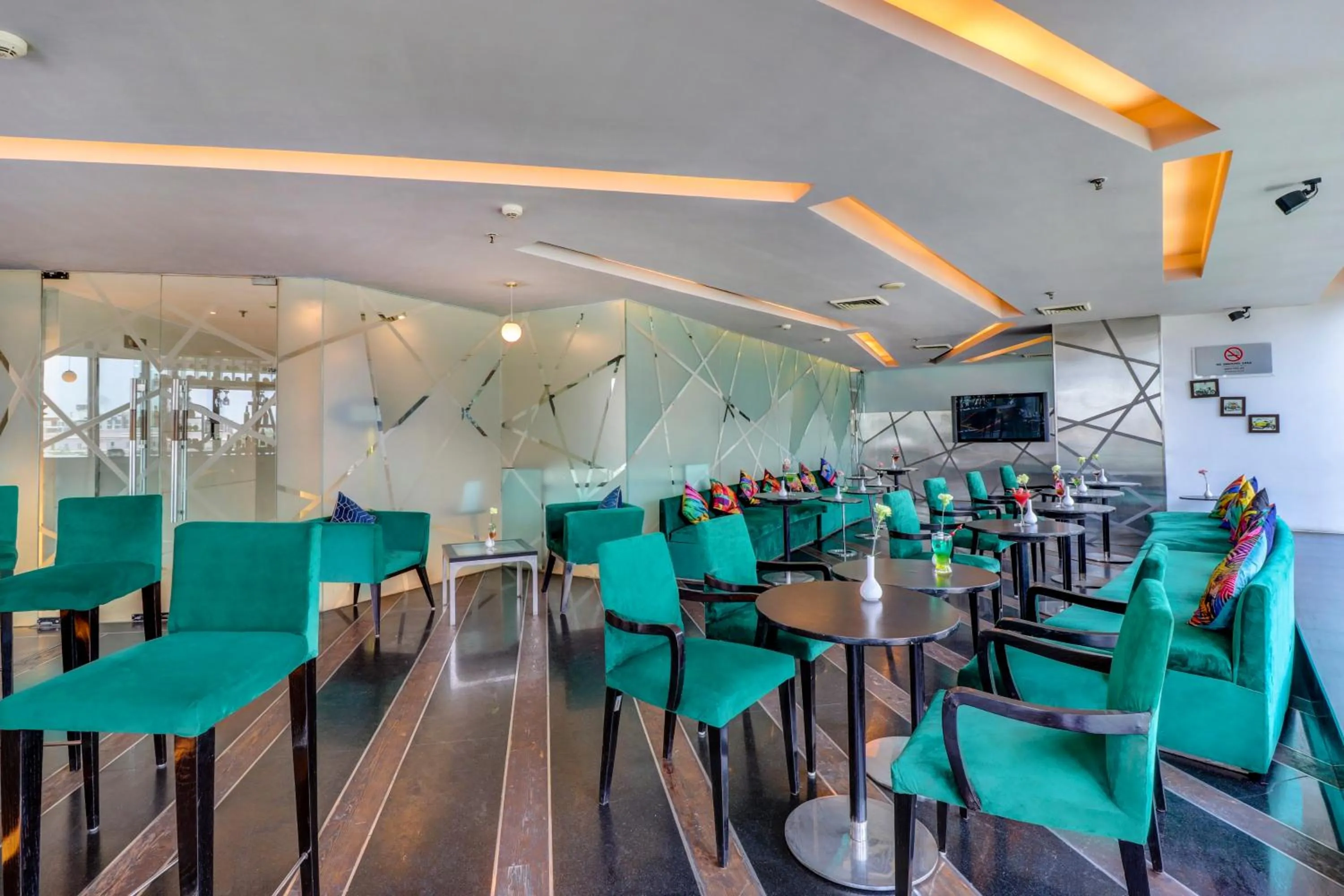 Restaurant/places to eat in Sunday Hotel Jaipur