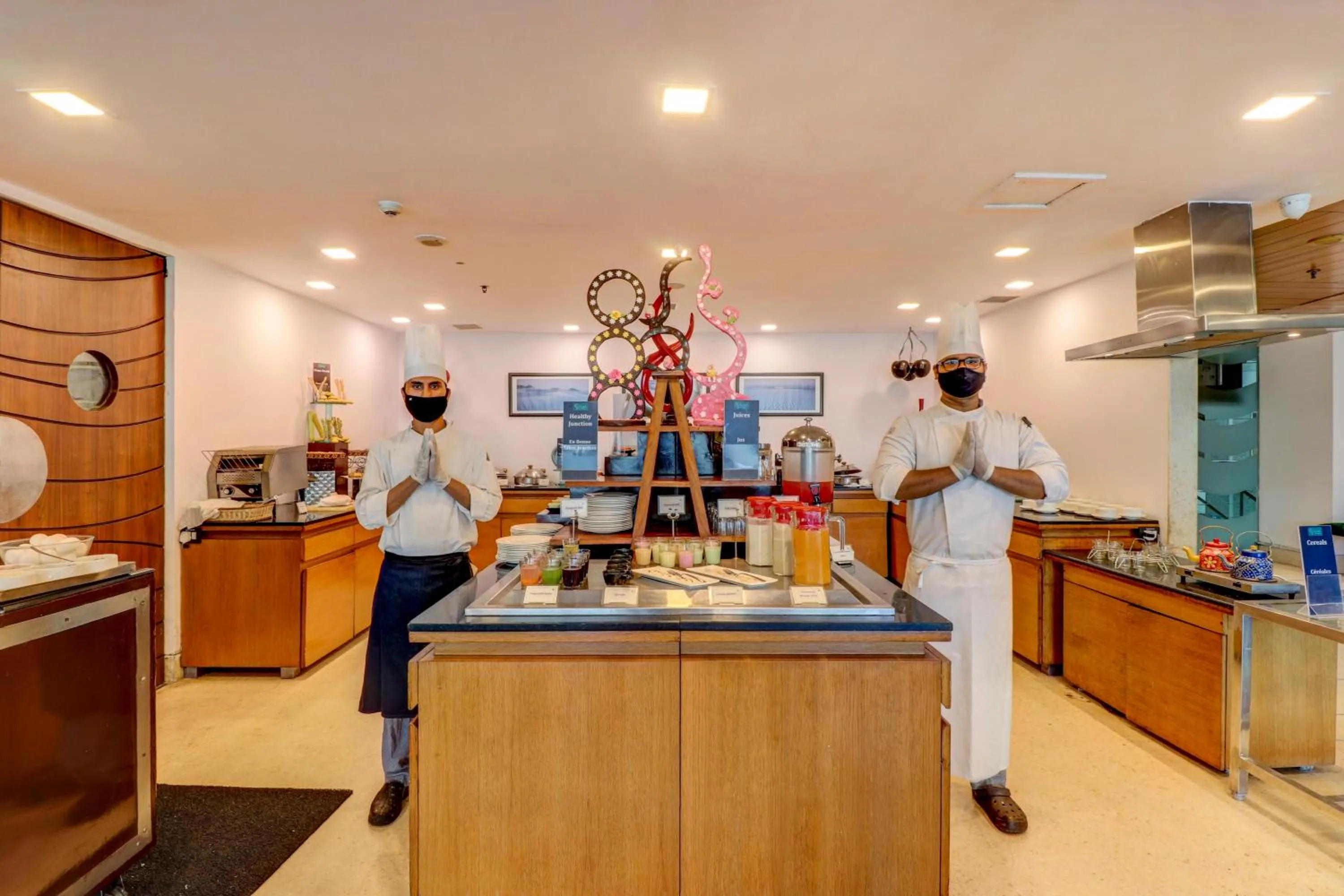 Restaurant/places to eat in Sunday Hotel Jaipur