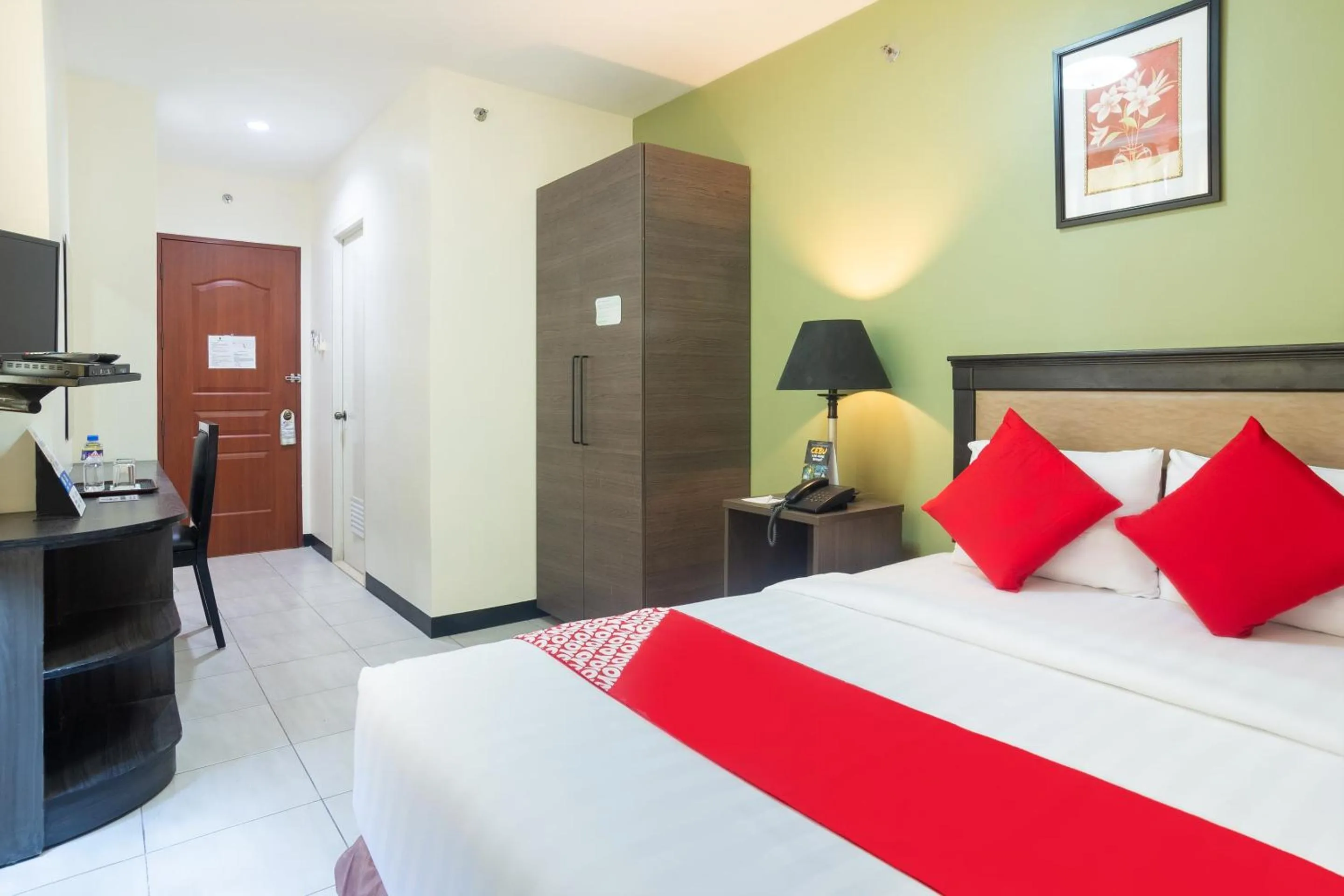 Bedroom in OYO 187 The Maxwell Hotel