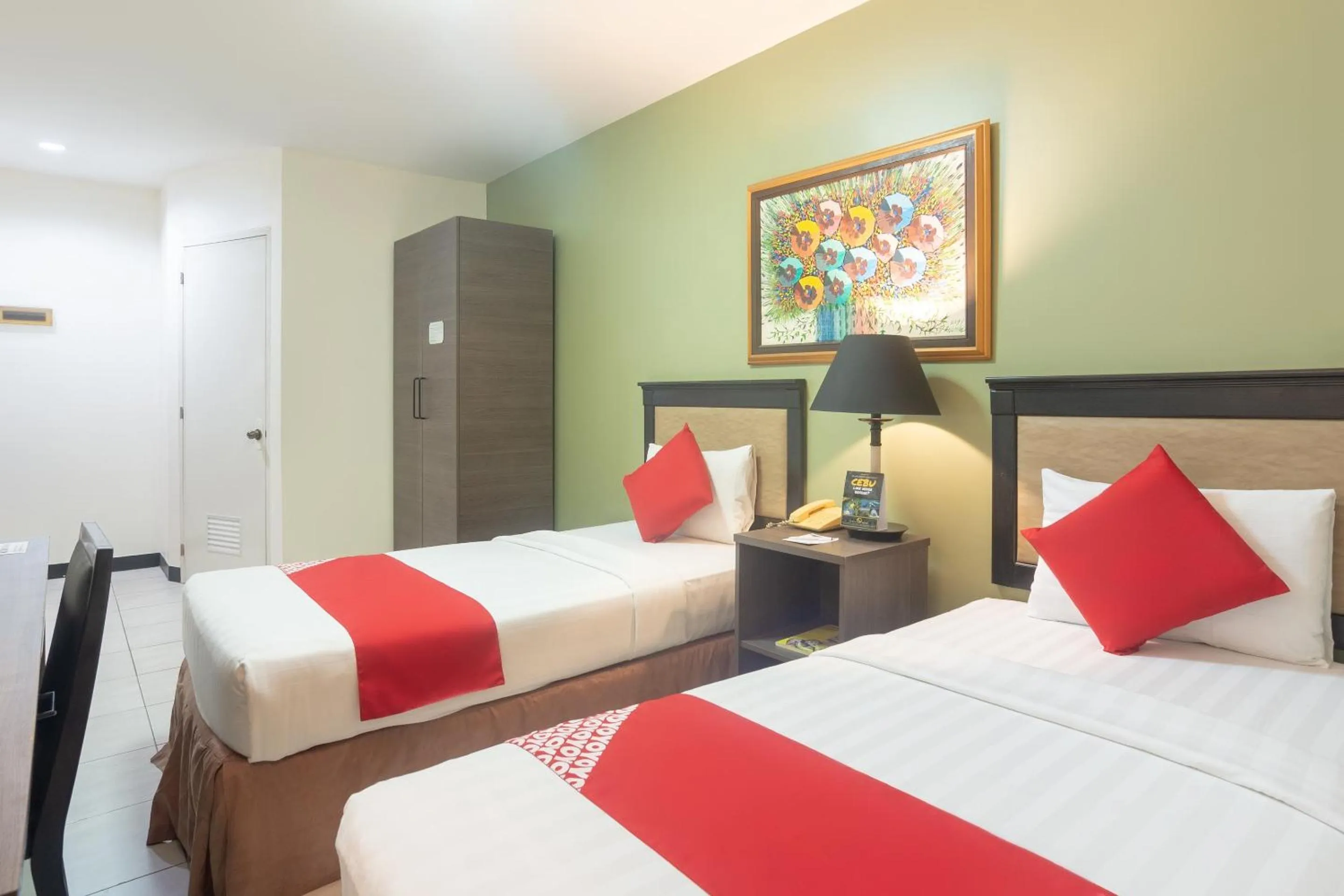 Bedroom in OYO 187 The Maxwell Hotel