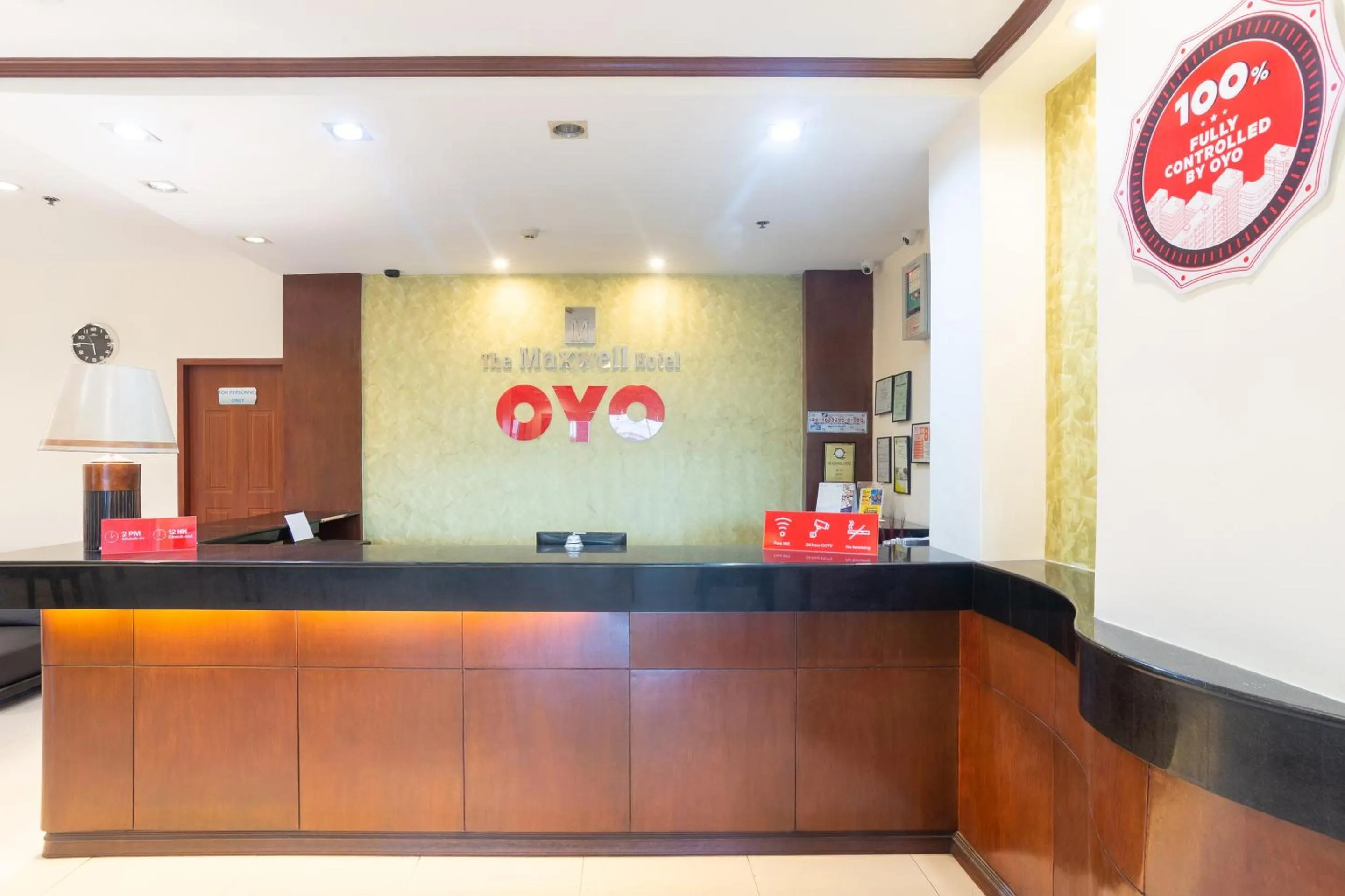 Lobby or reception in OYO 187 The Maxwell Hotel