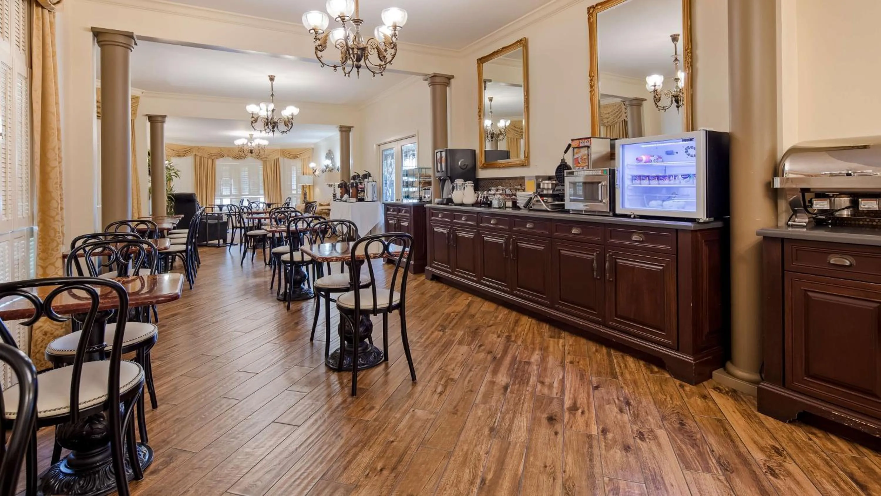 Restaurant/places to eat in Victorian Inn