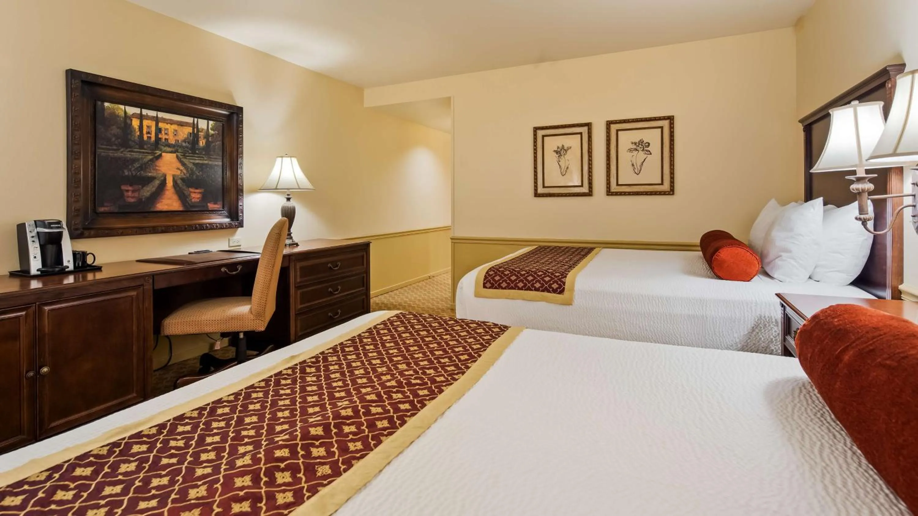 Photo of the whole room, Bed in Victorian Inn