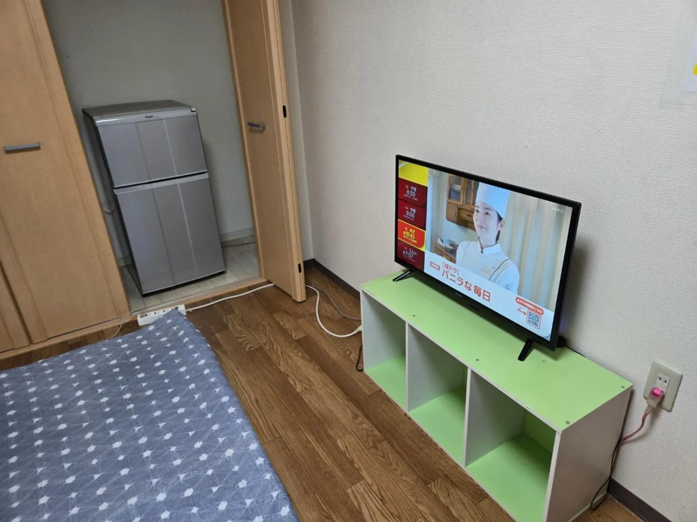 Property building, Bed in Jakotel