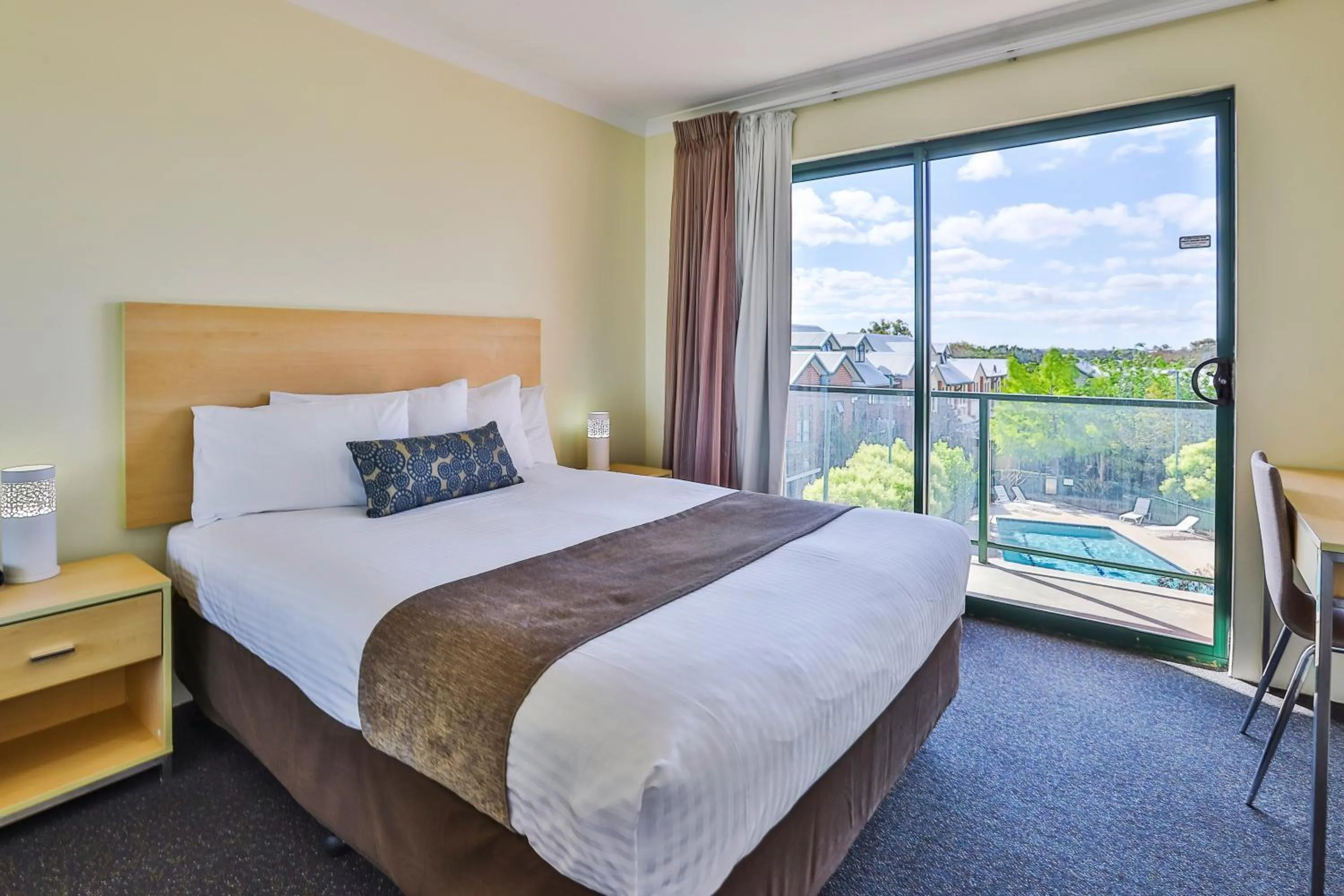 View (from property/room), Bed in Perth Ascot Central Apartment Hotel Official