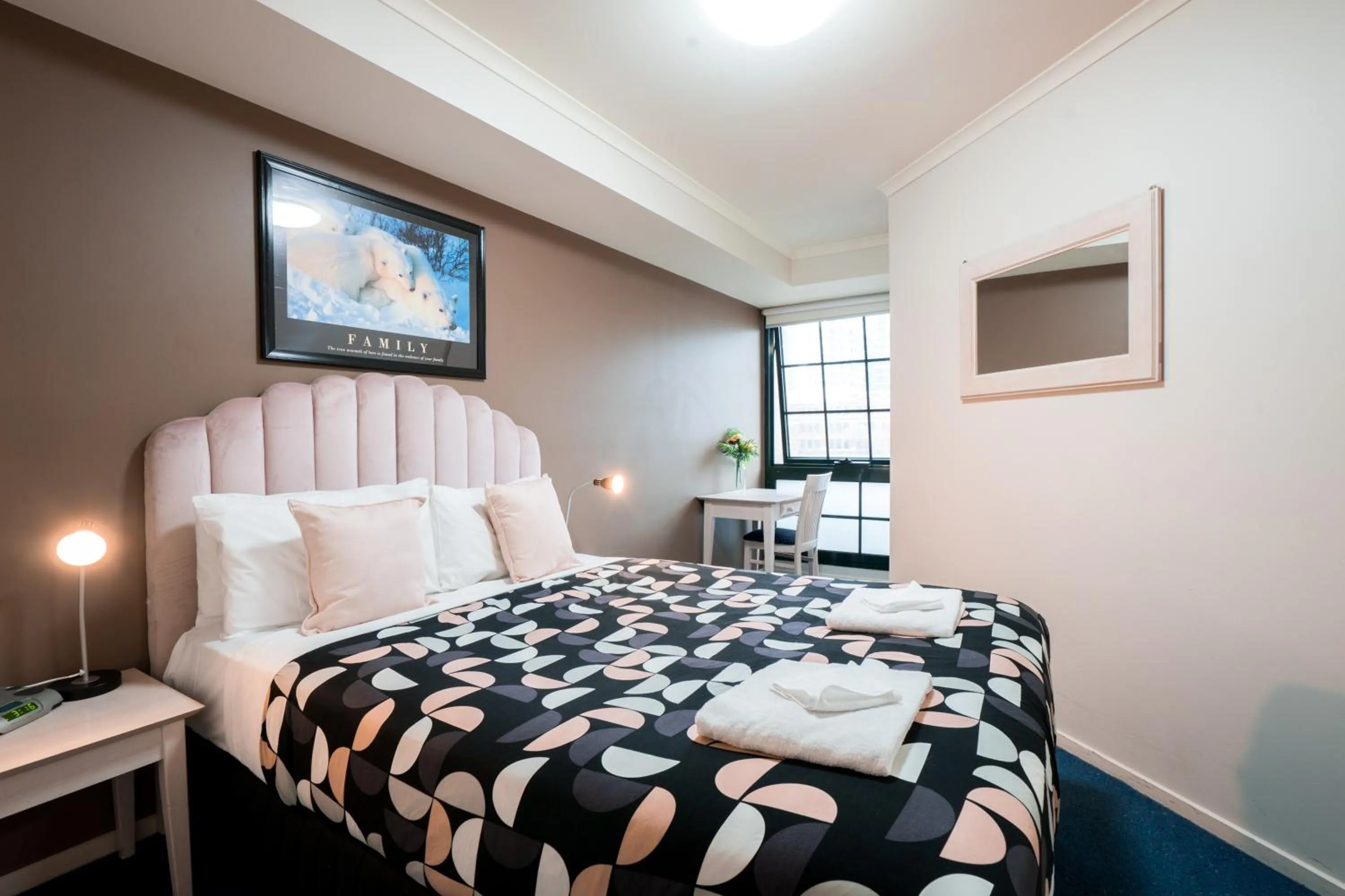 Bed in HarbourView Apartment Hotel (now Arrow on Spencer)