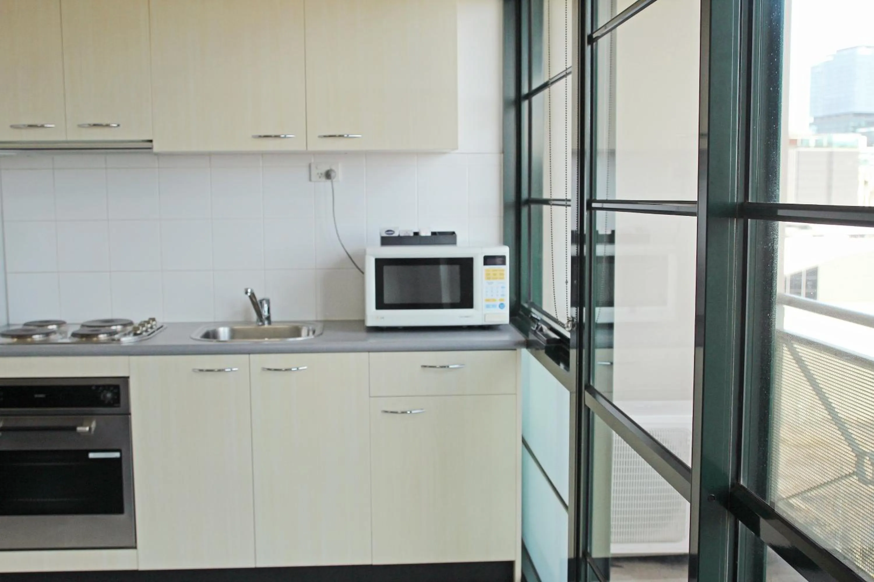 Kitchen or kitchenette in HarbourView Apartment Hotel (now Arrow on Spencer)