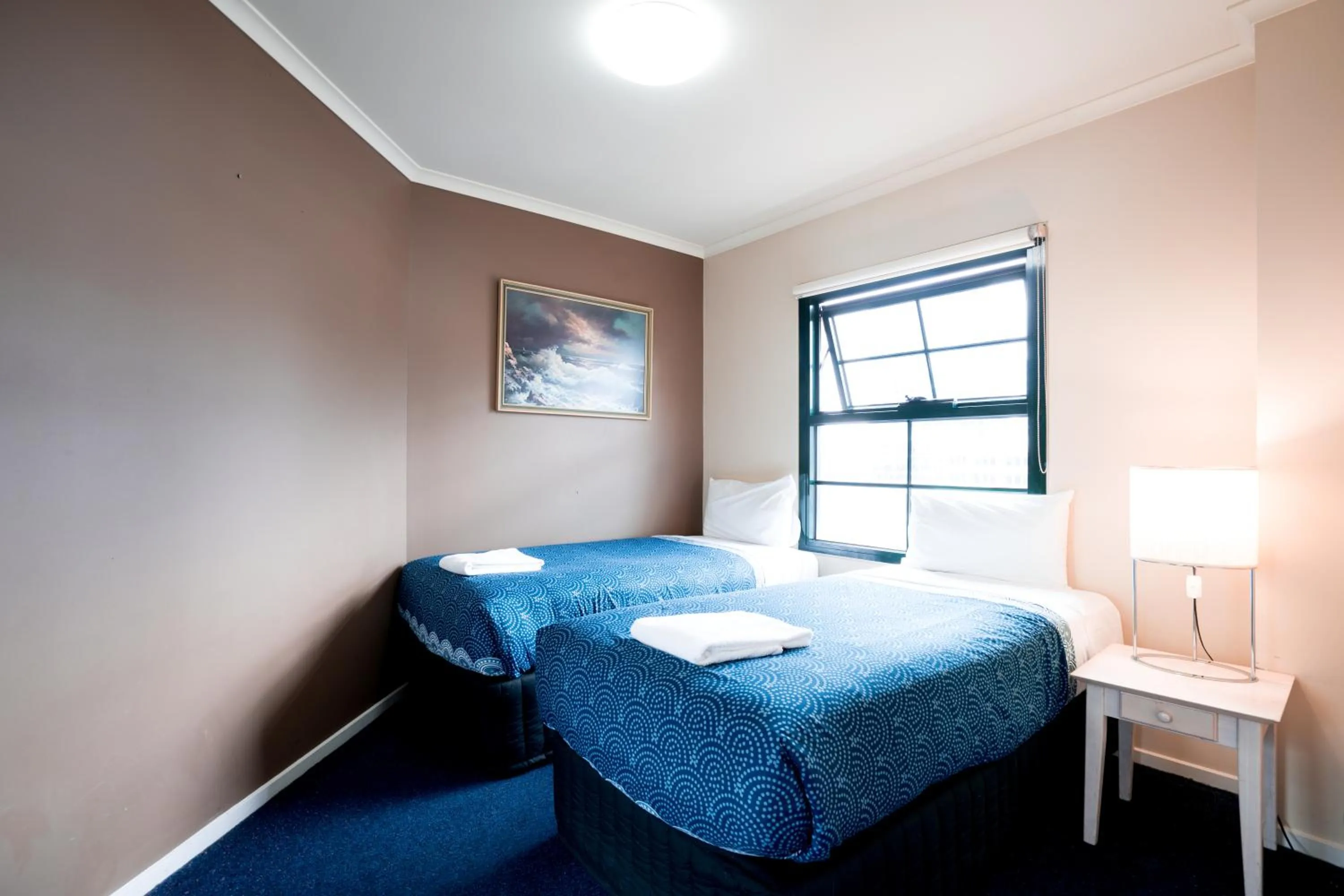 Bed in HarbourView Apartment Hotel (now Arrow on Spencer)