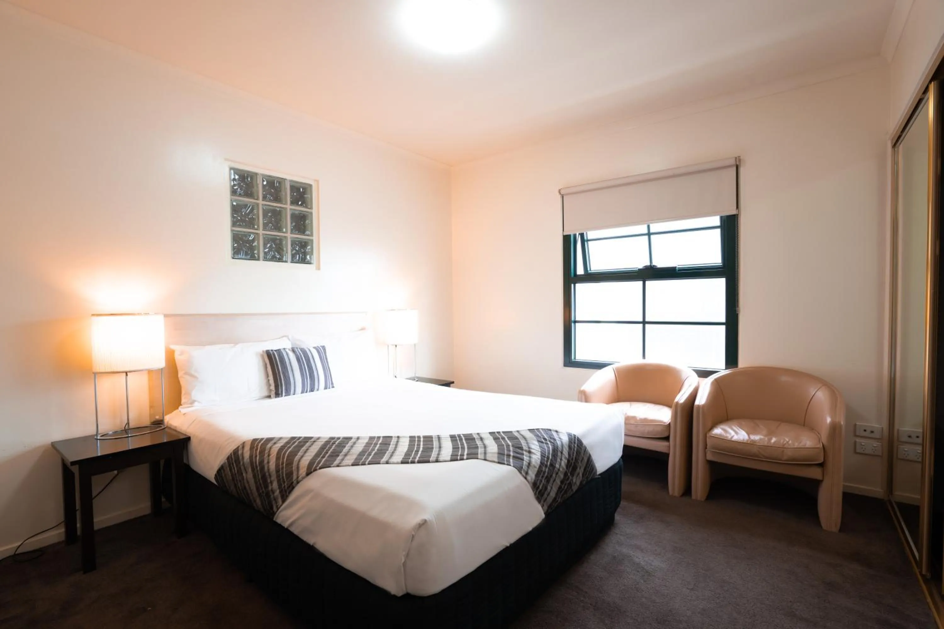 Bed in HarbourView Apartment Hotel (now Arrow on Spencer)