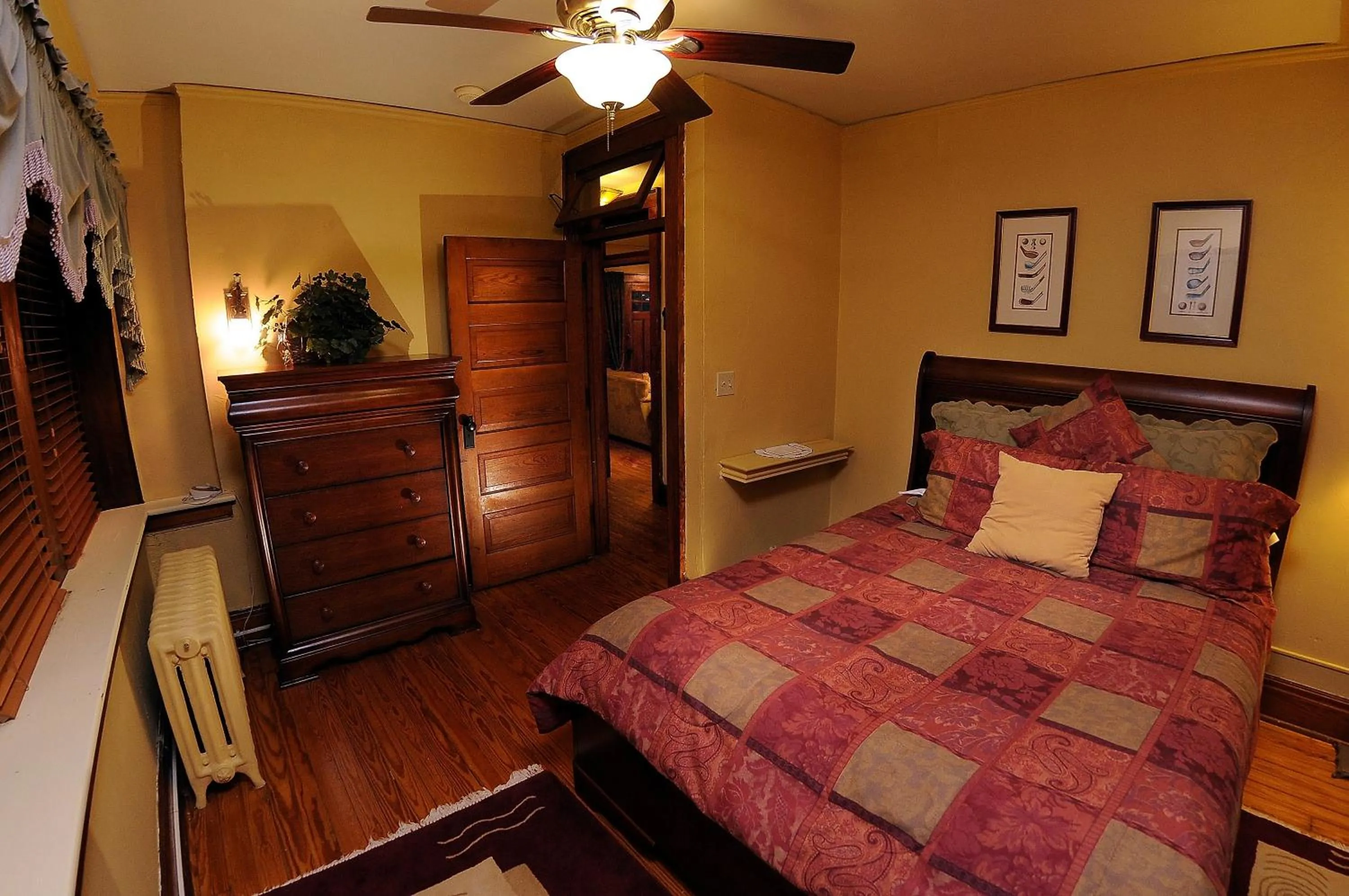 Bed in The Oliver Inn