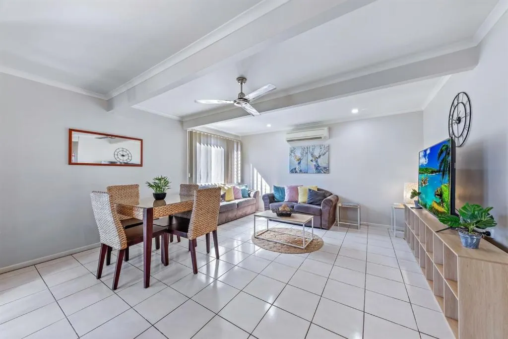 Living room in Airlie Apartments