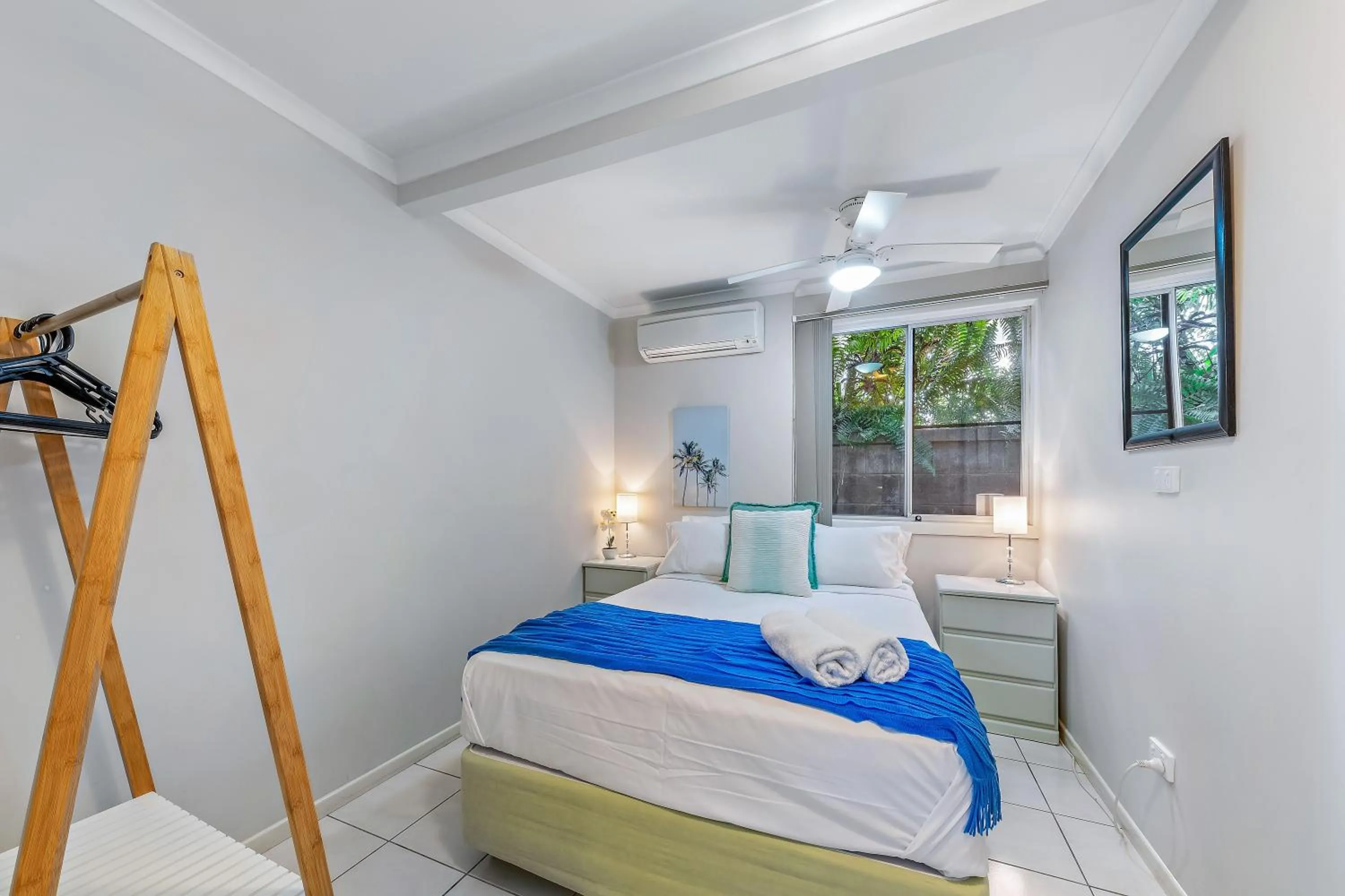 Bed in Airlie Apartments