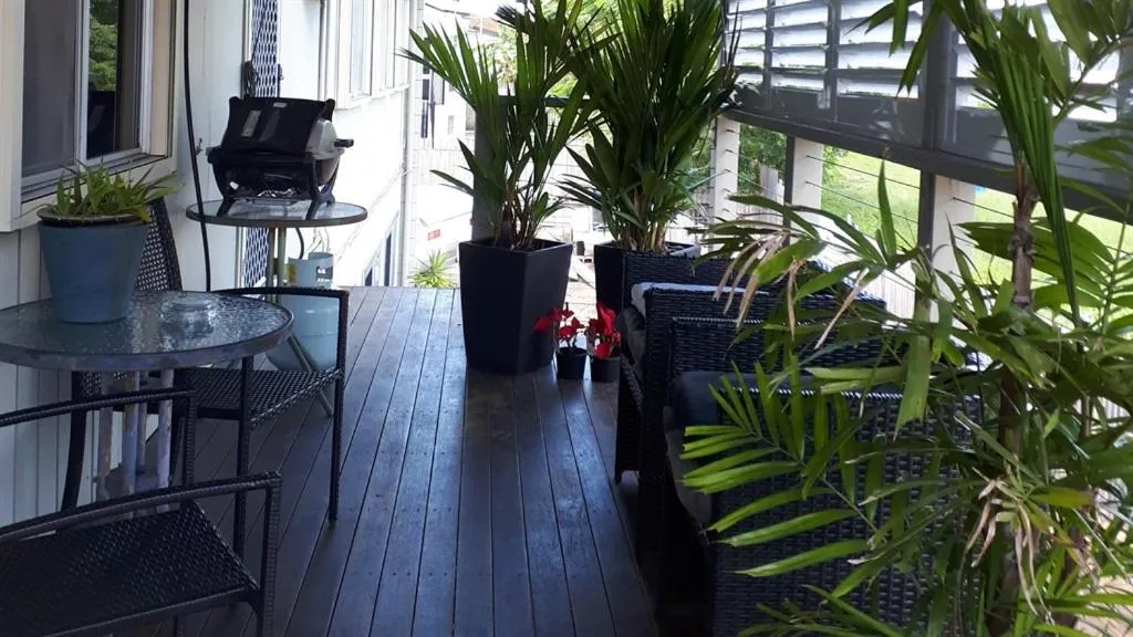 Patio in Airlie Apartments