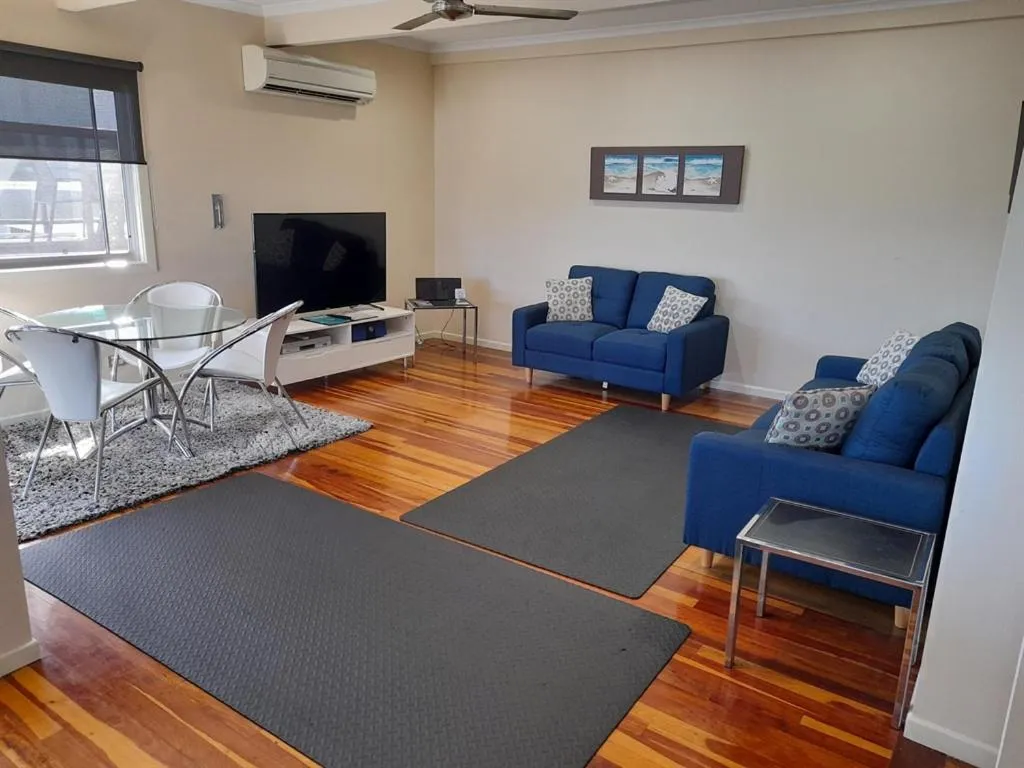 Living room in Airlie Apartments