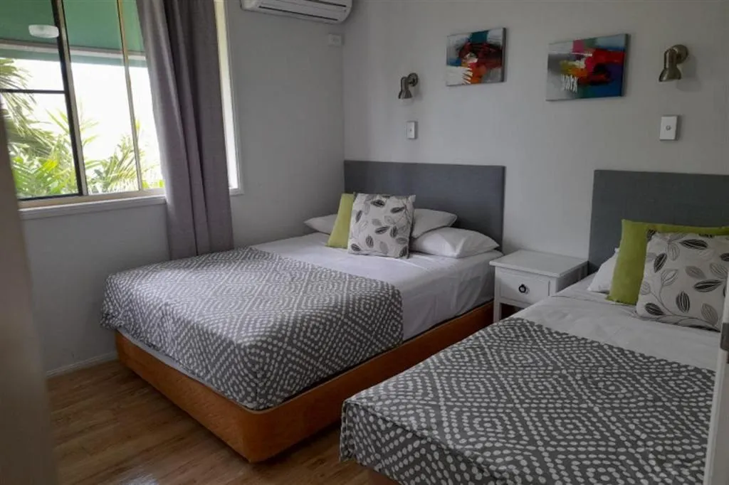 Bedroom, Bed in Airlie Apartments