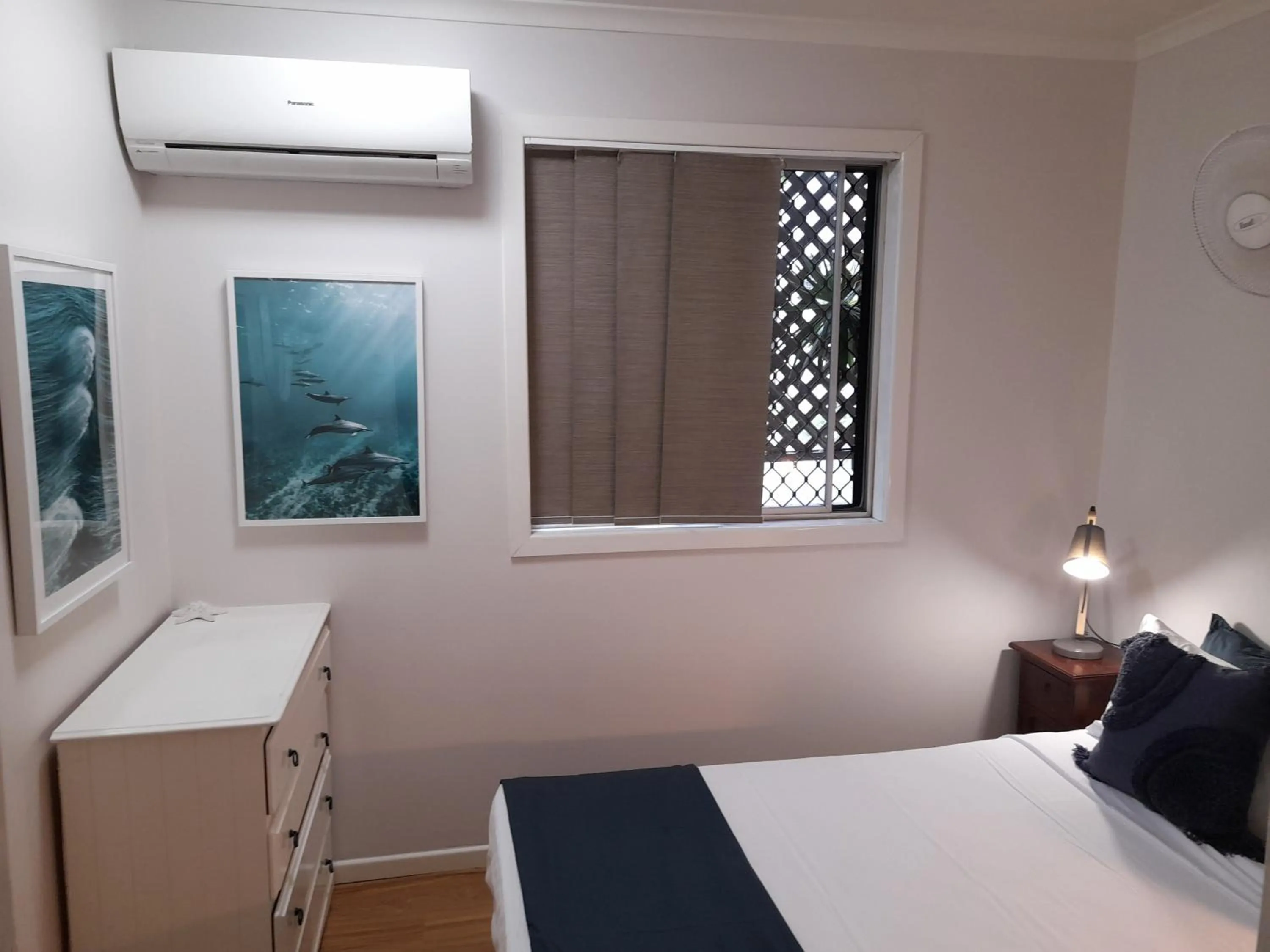 Bed in Airlie Apartments