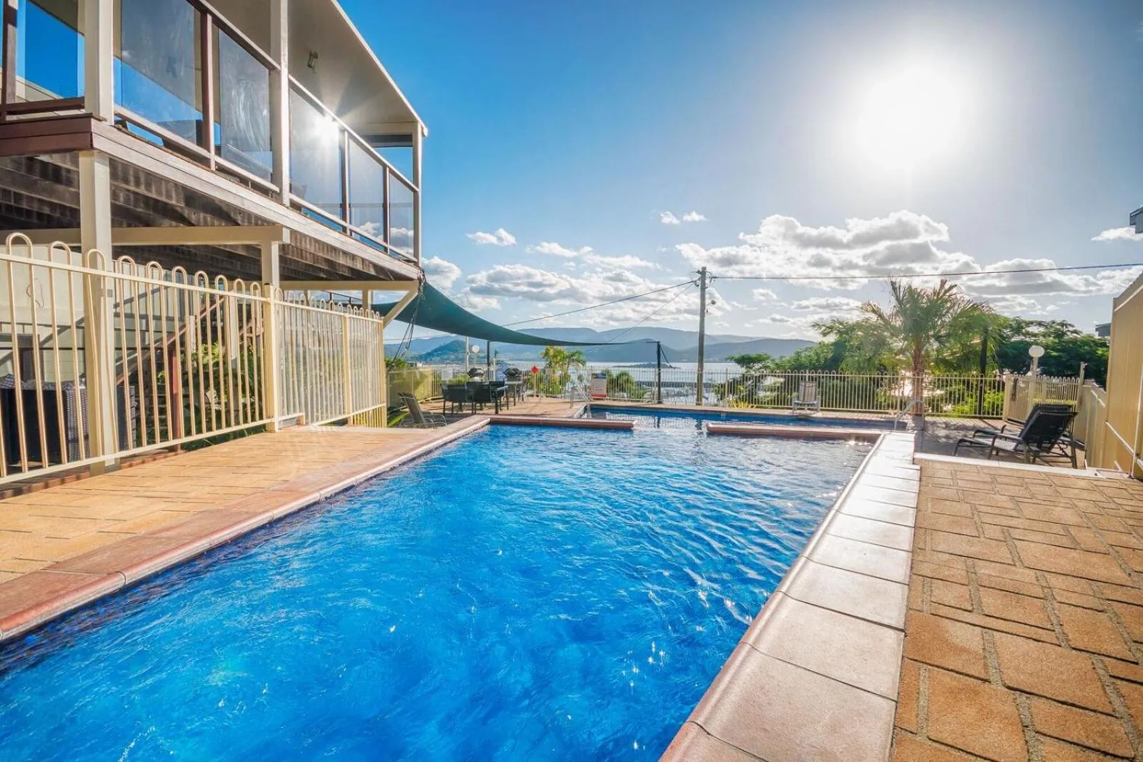 Swimming pool in Airlie Apartments