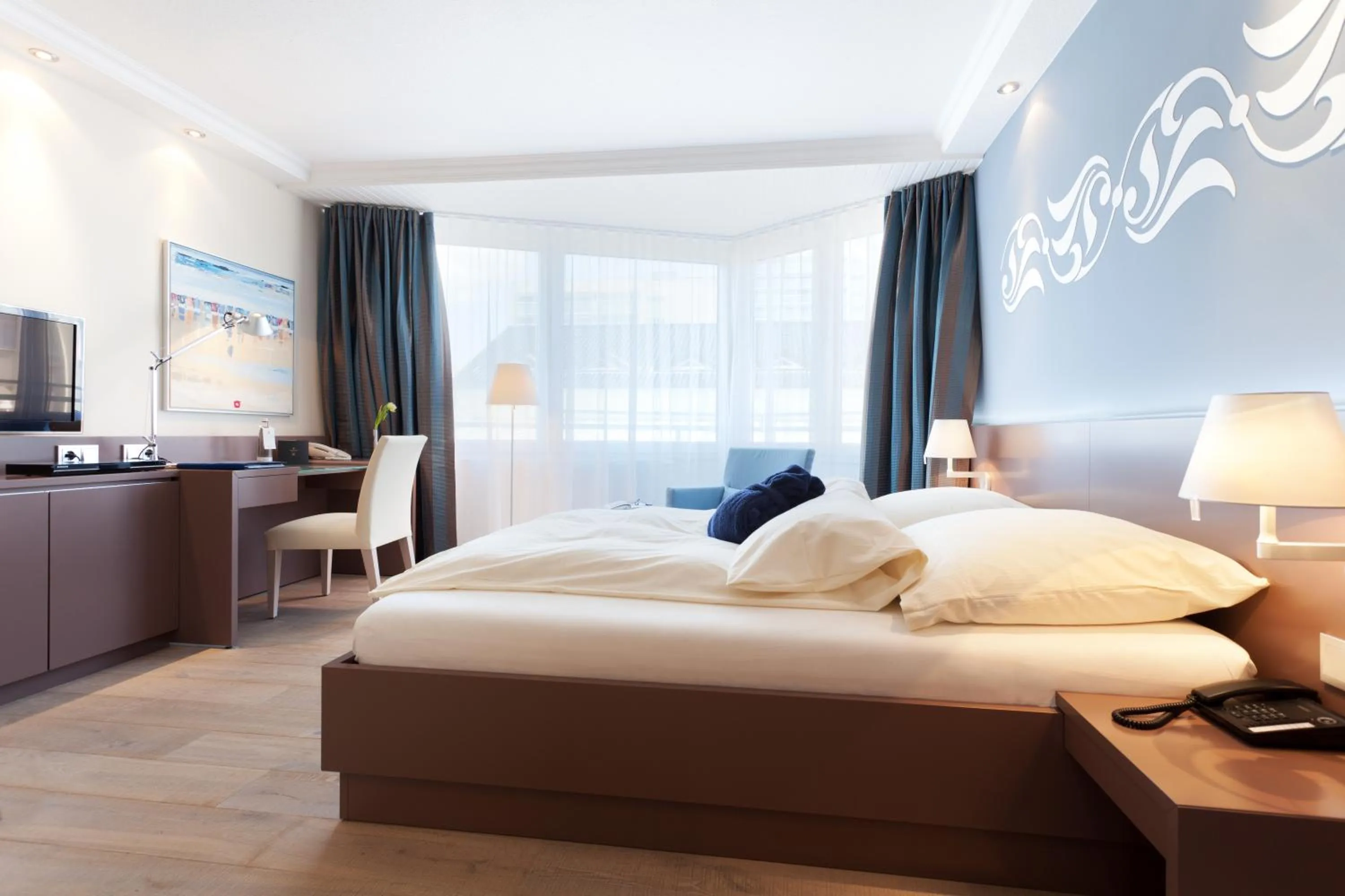 Photo of the whole room, Bed in Strandhotel Georgshöhe