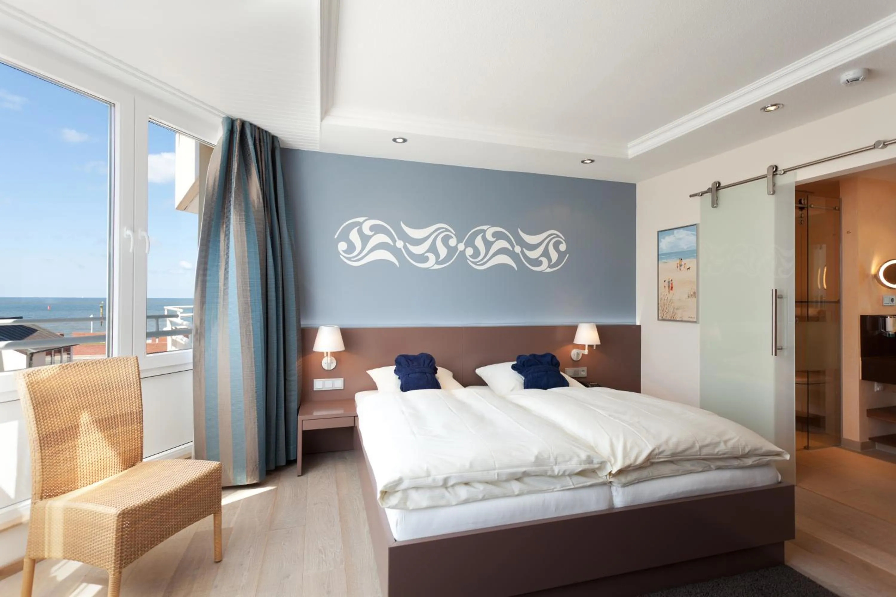 Bedroom, Bed in Strandhotel Georgshöhe