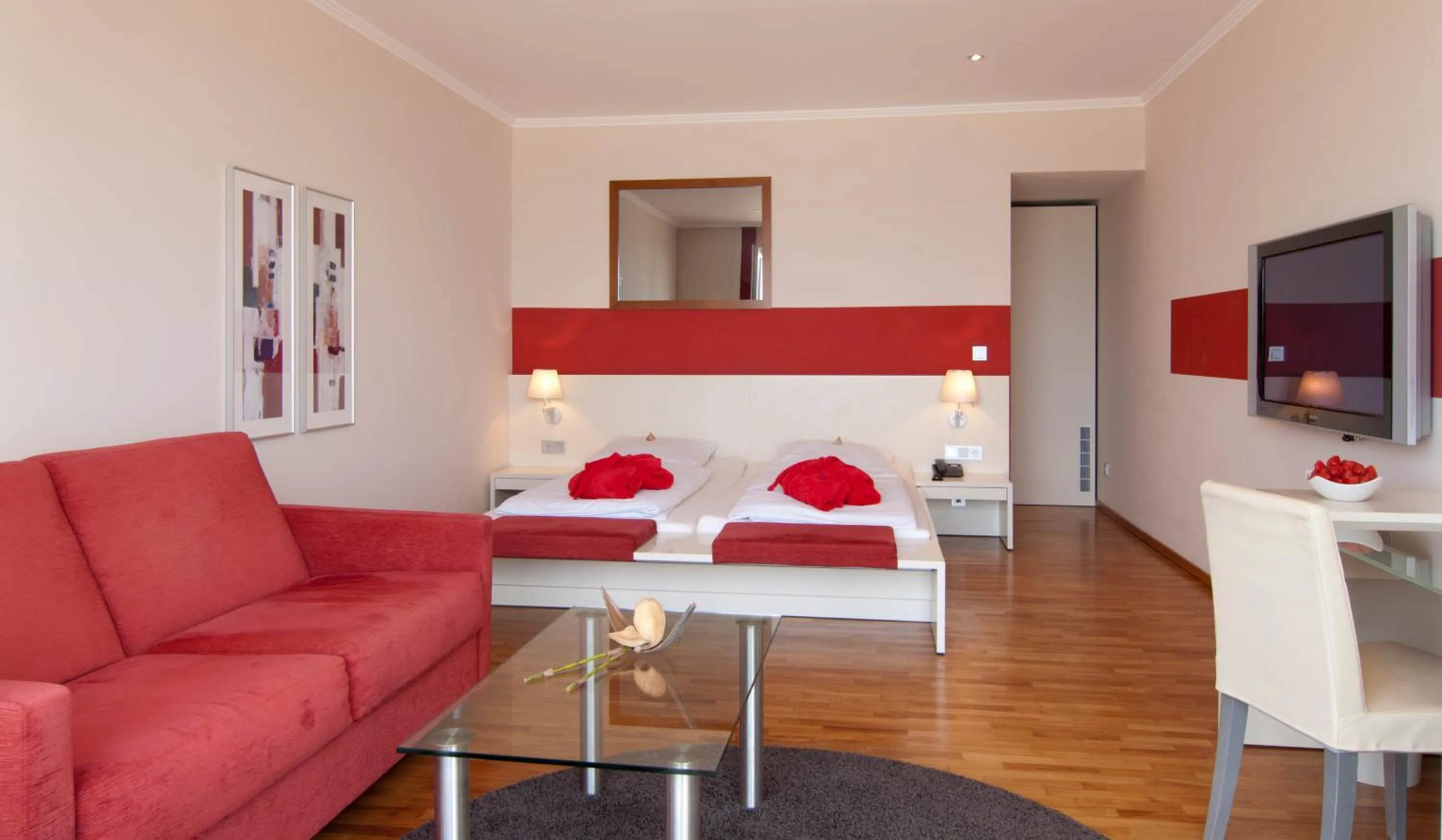 Living room, Bed in Strandhotel Georgshöhe