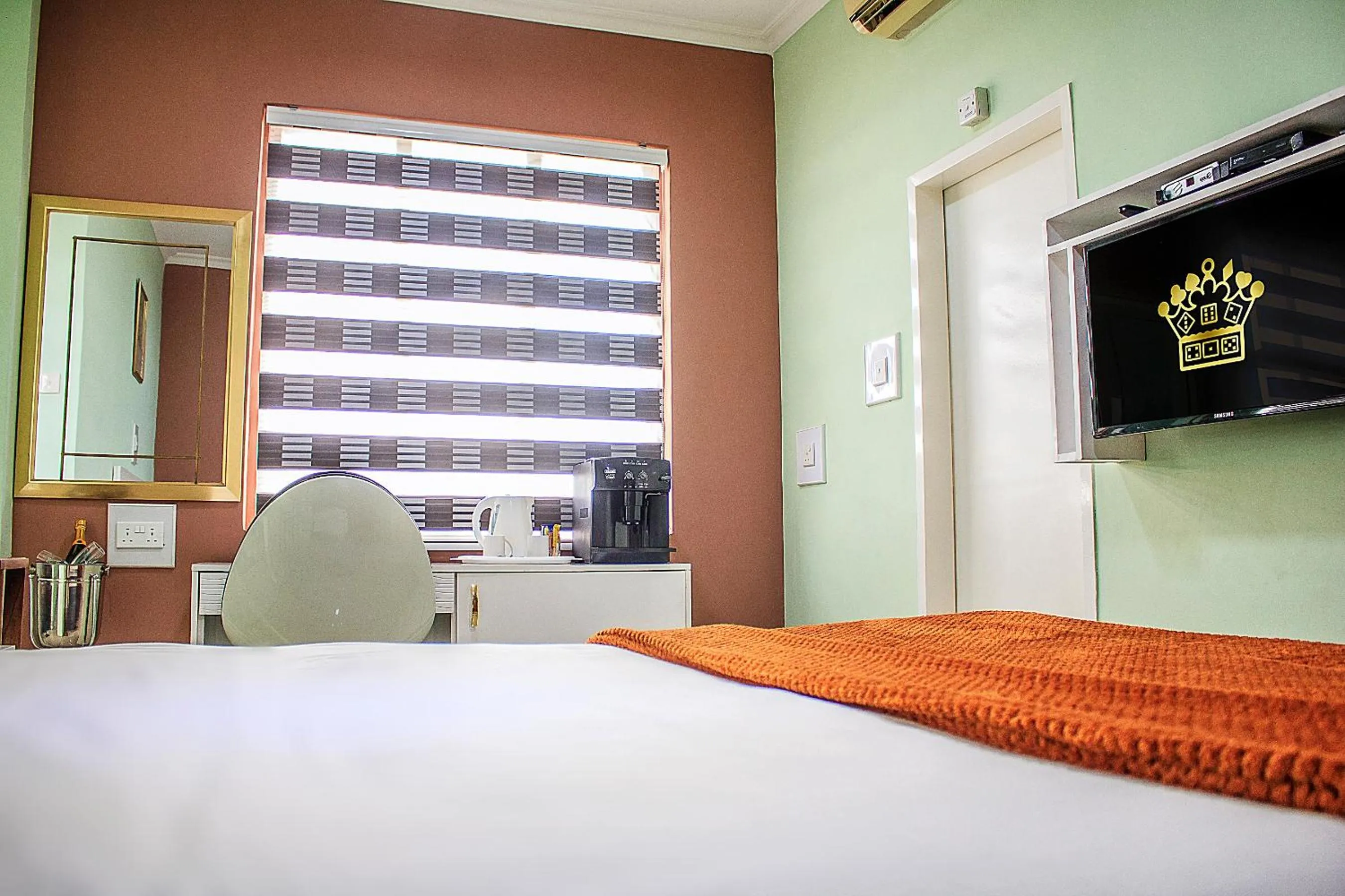 TV and multimedia, Bed in New Fairmount Hotel and Casino