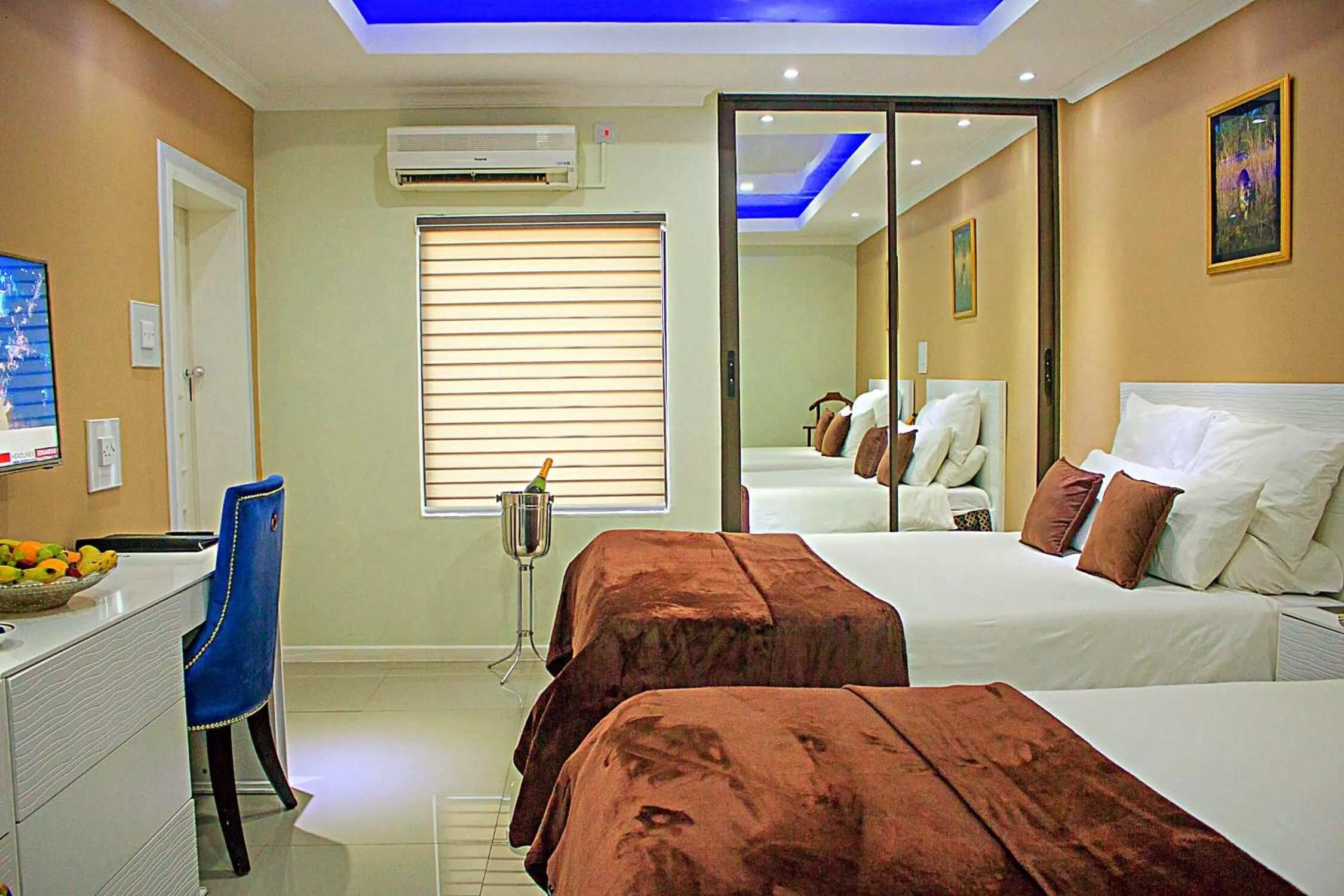 Bedroom, Bed in New Fairmount Hotel and Casino