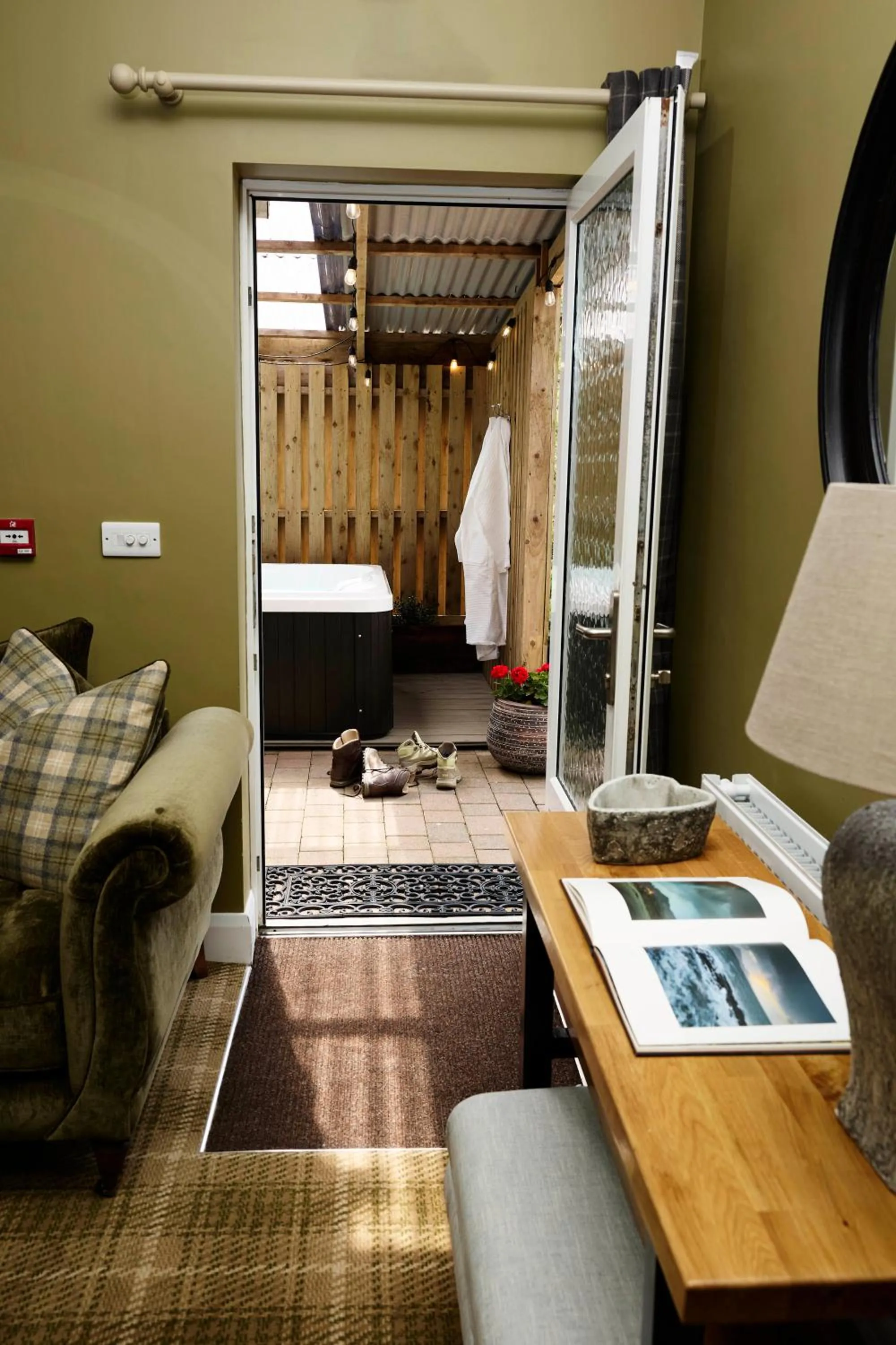 Hot Tub, Bed in Doolin Inn