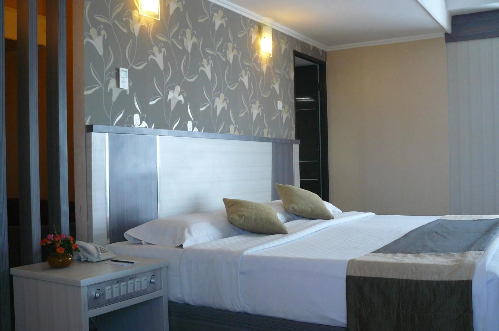 Bedroom, Bed in Hotel Oval