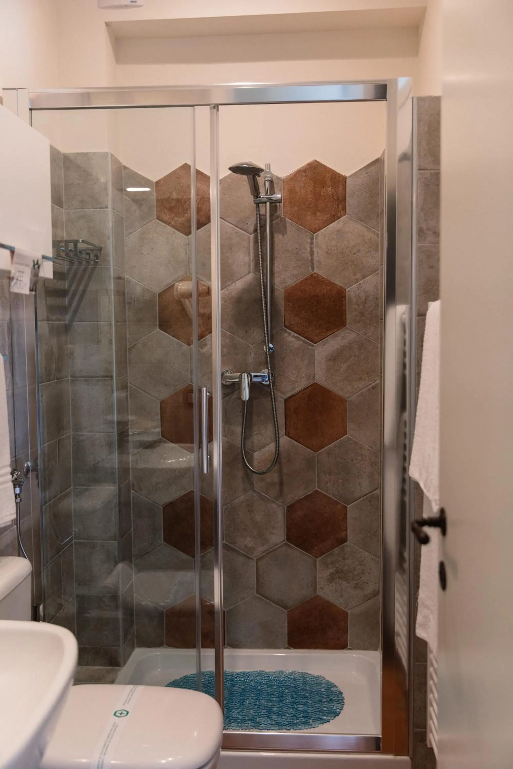 Shower in Villa Mascitti B&B Tortoreto Alto