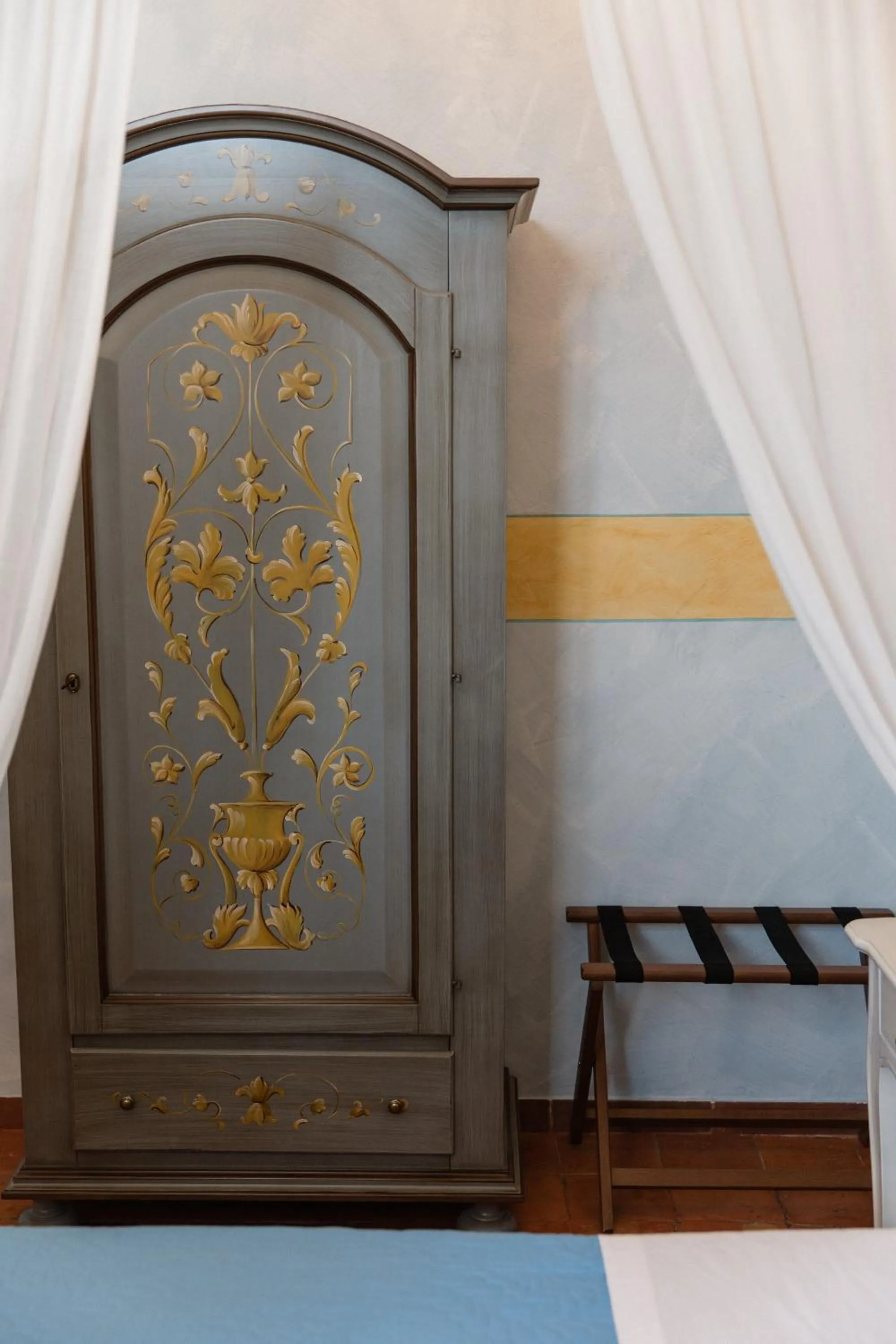 wardrobe in Villa Mascitti B&B Tortoreto Alto