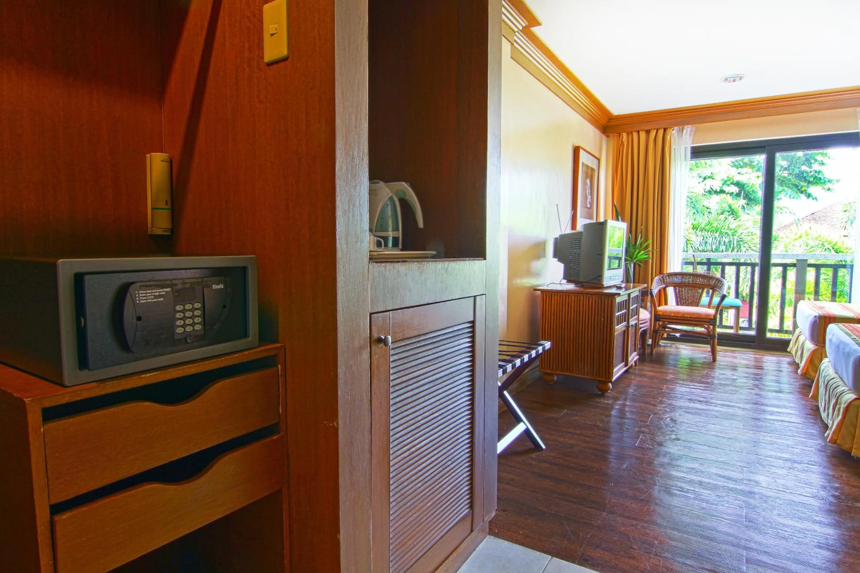 TV and multimedia in Boracay Tropics Resort Hotel