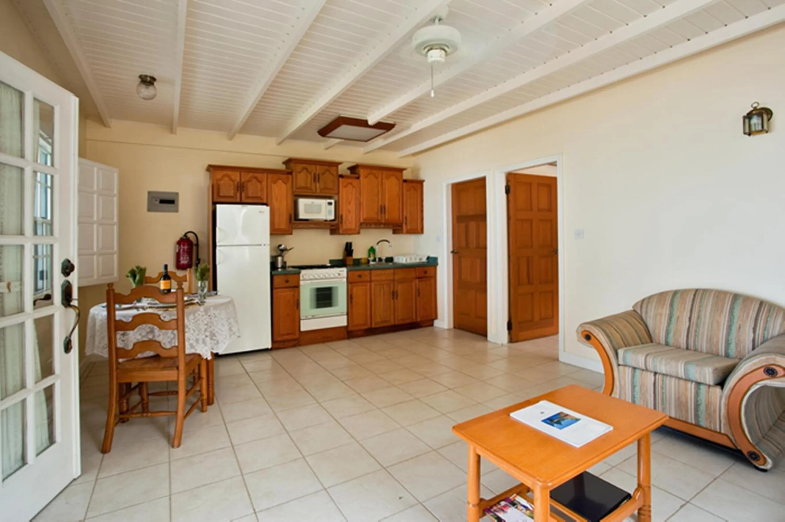 Kitchen or kitchenette in Villa Beach Cottages