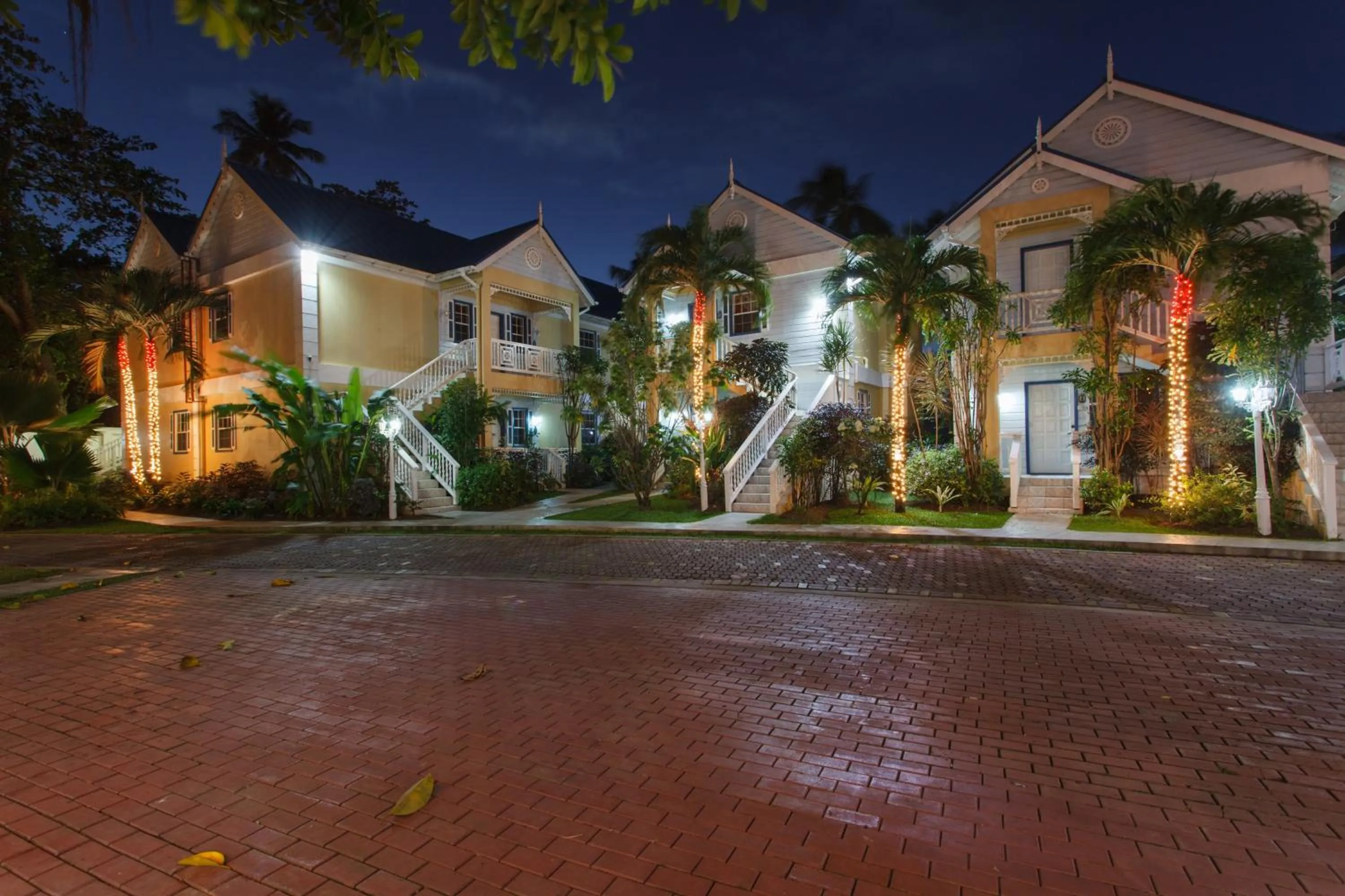 Property building in Villa Beach Cottages
