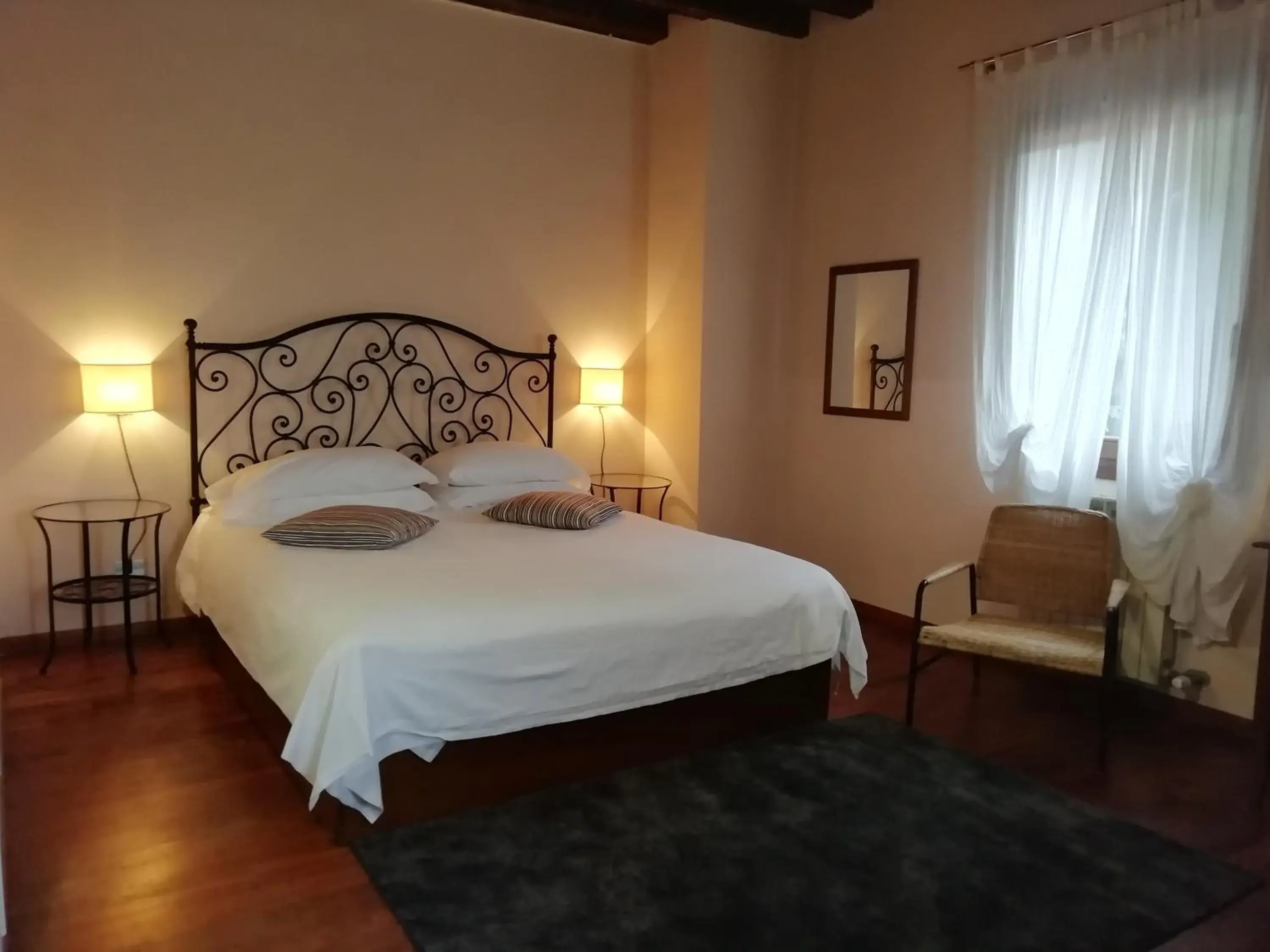 Superior Double Room with Lake View - single occupancy in Locanda degli Ulivi Superior Double Room with Lake View - single occupancy in Locanda degli Ulivi