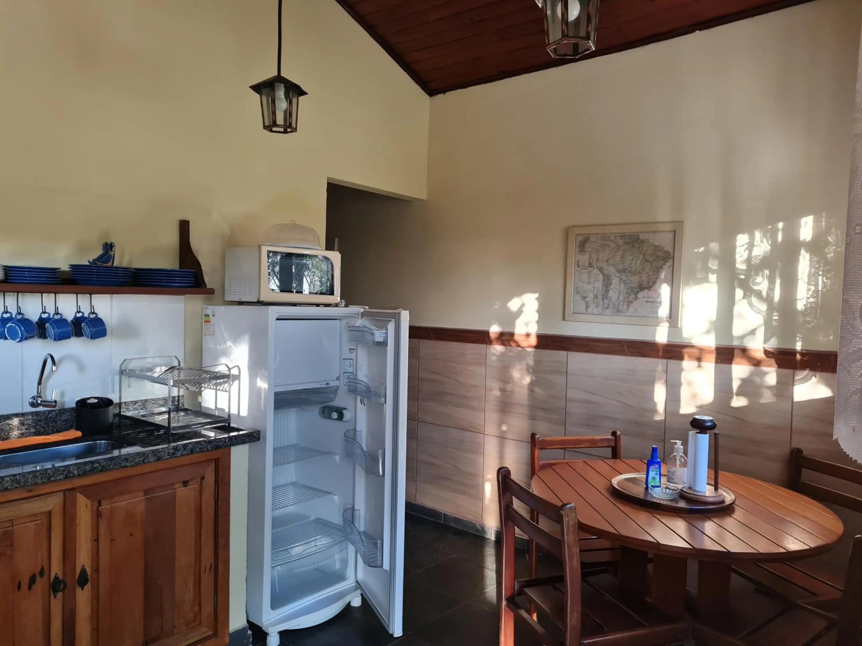 Kitchen or kitchenette in Chalé Karin Sampaio