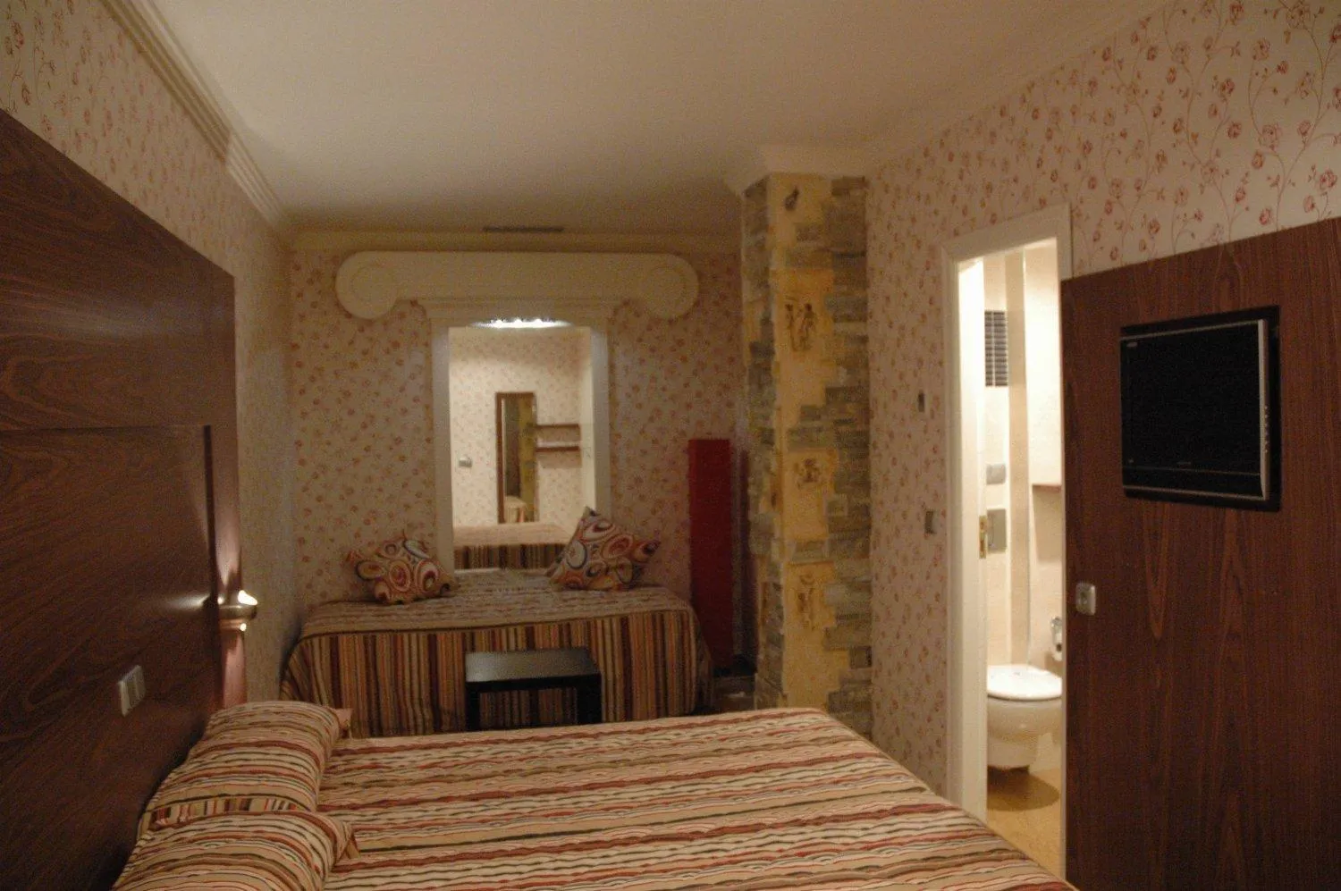 Photo of the whole room, Bed in Hotel Ideal