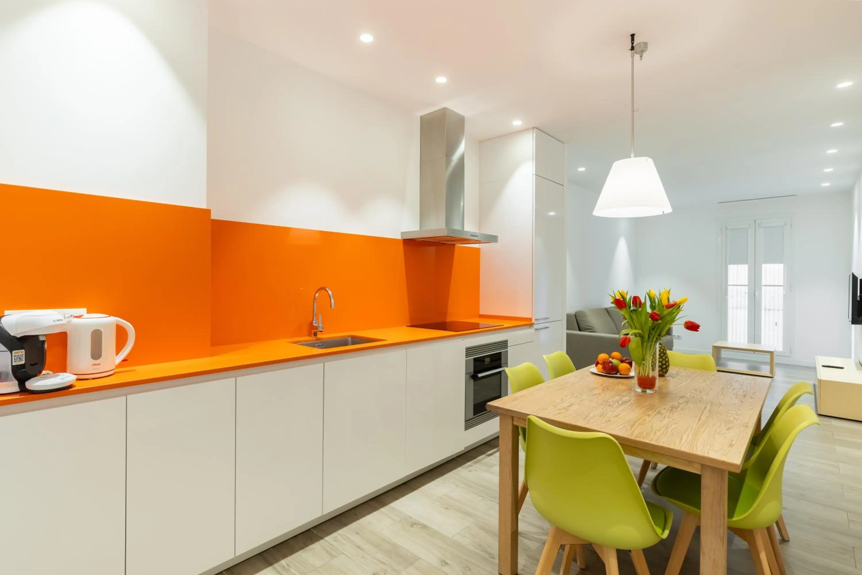 Kitchen or kitchenette in Cosmo Apartments Marina – Auditori