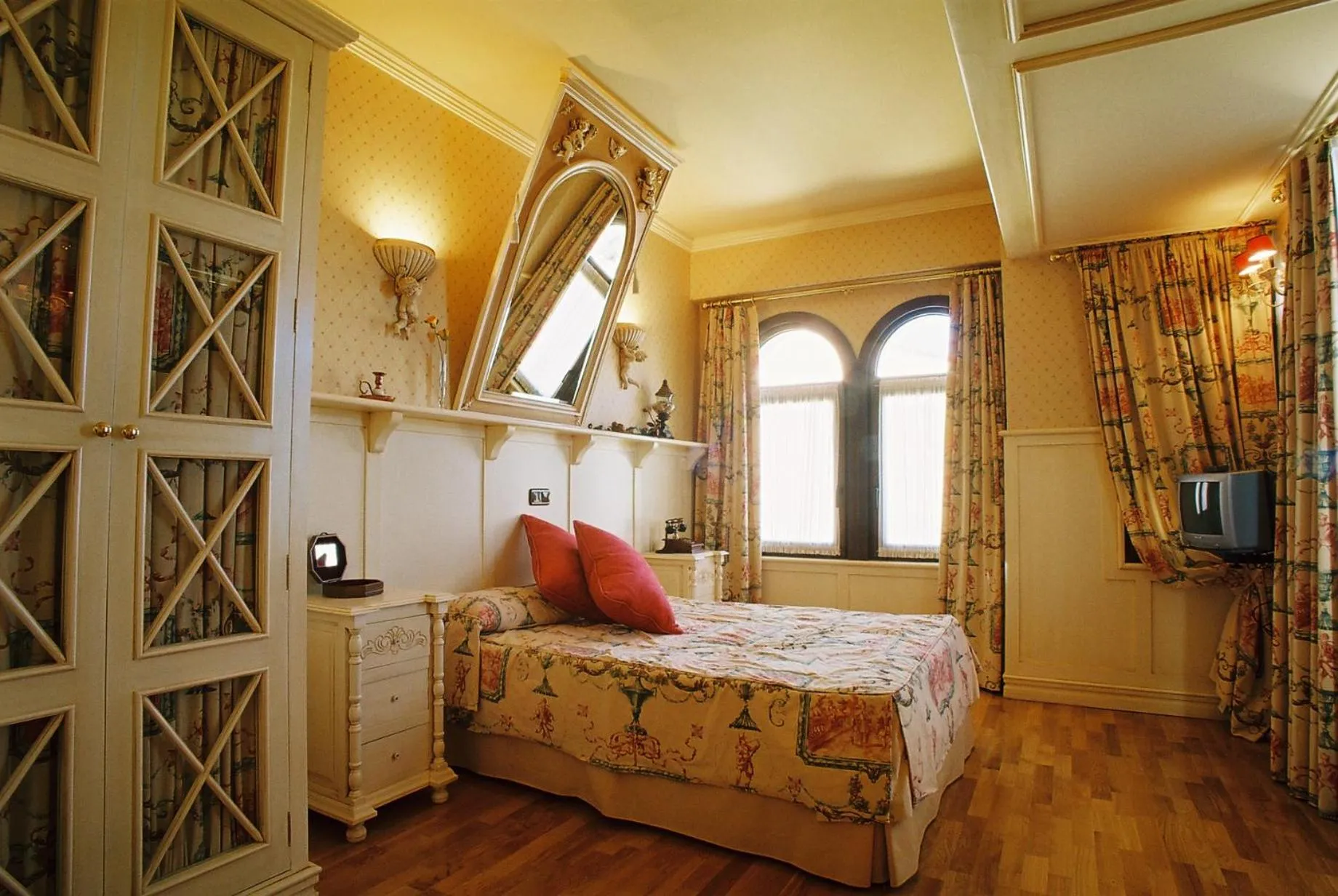 Bed in Hotel Juan Carlos I