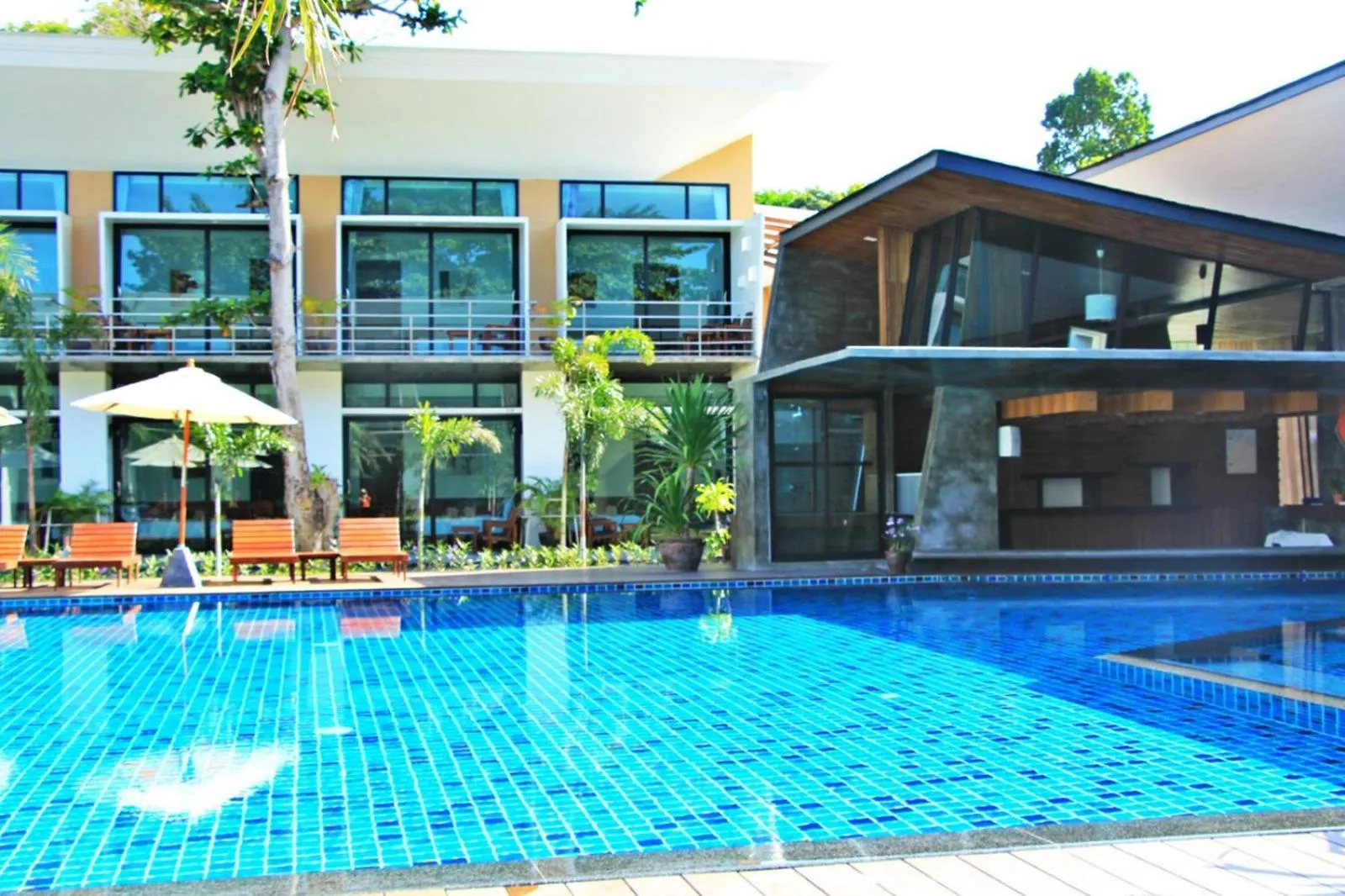 Swimming pool in Bundhaya Resort